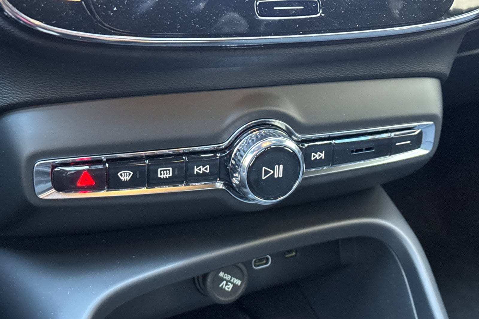 2025 Volvo EX40 Core - Photo 19