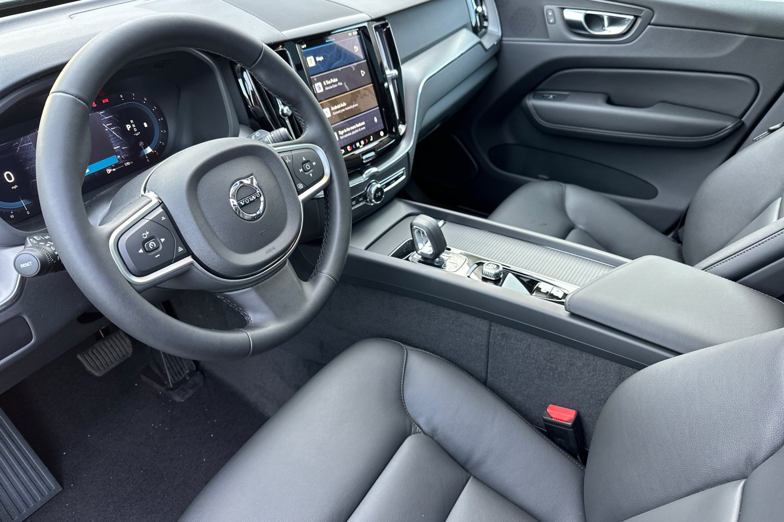 2025 Volvo XC60 Core - Photo 11