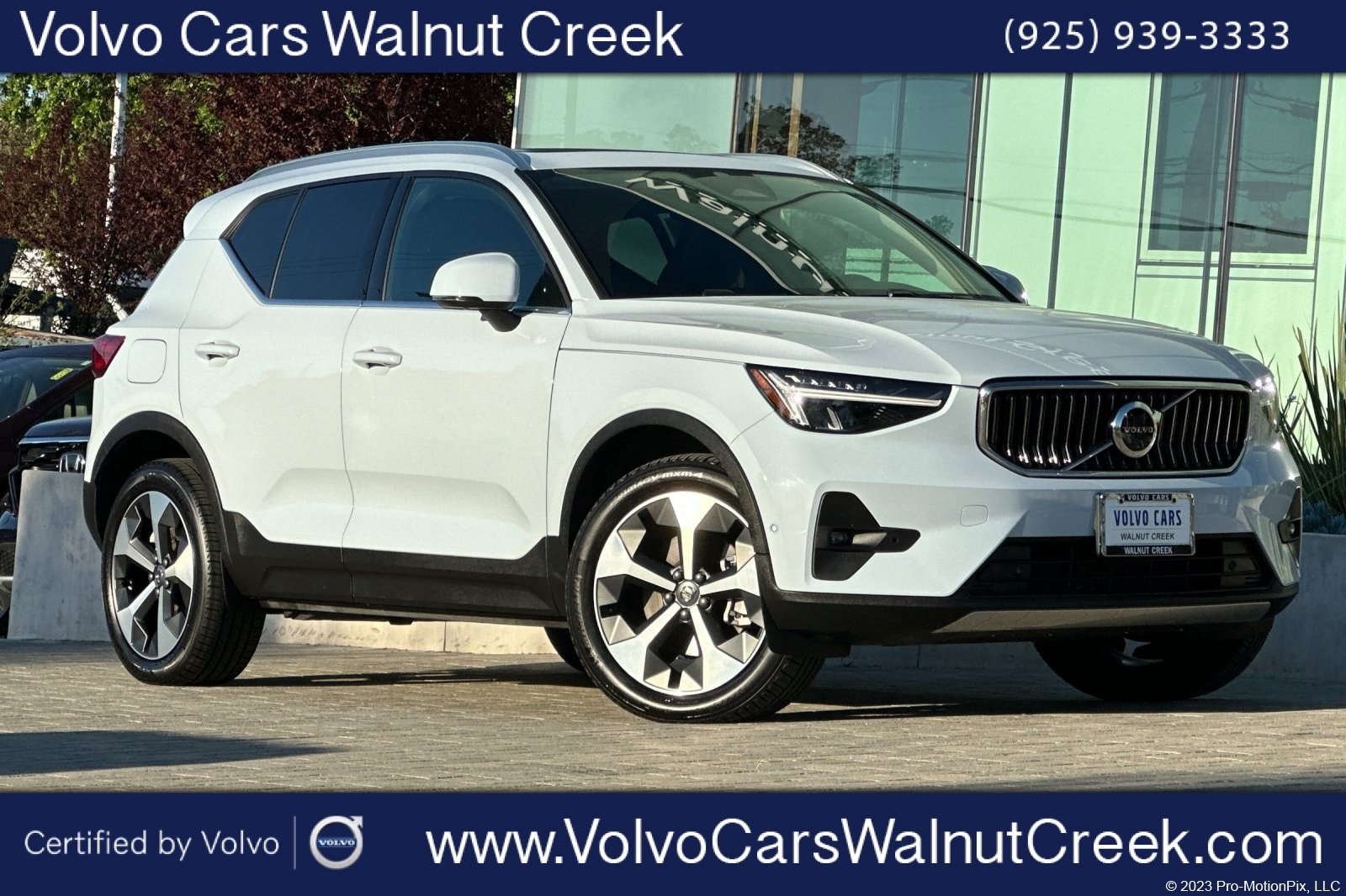2025 Volvo XC40 B5 Plus Bright Theme photo 1