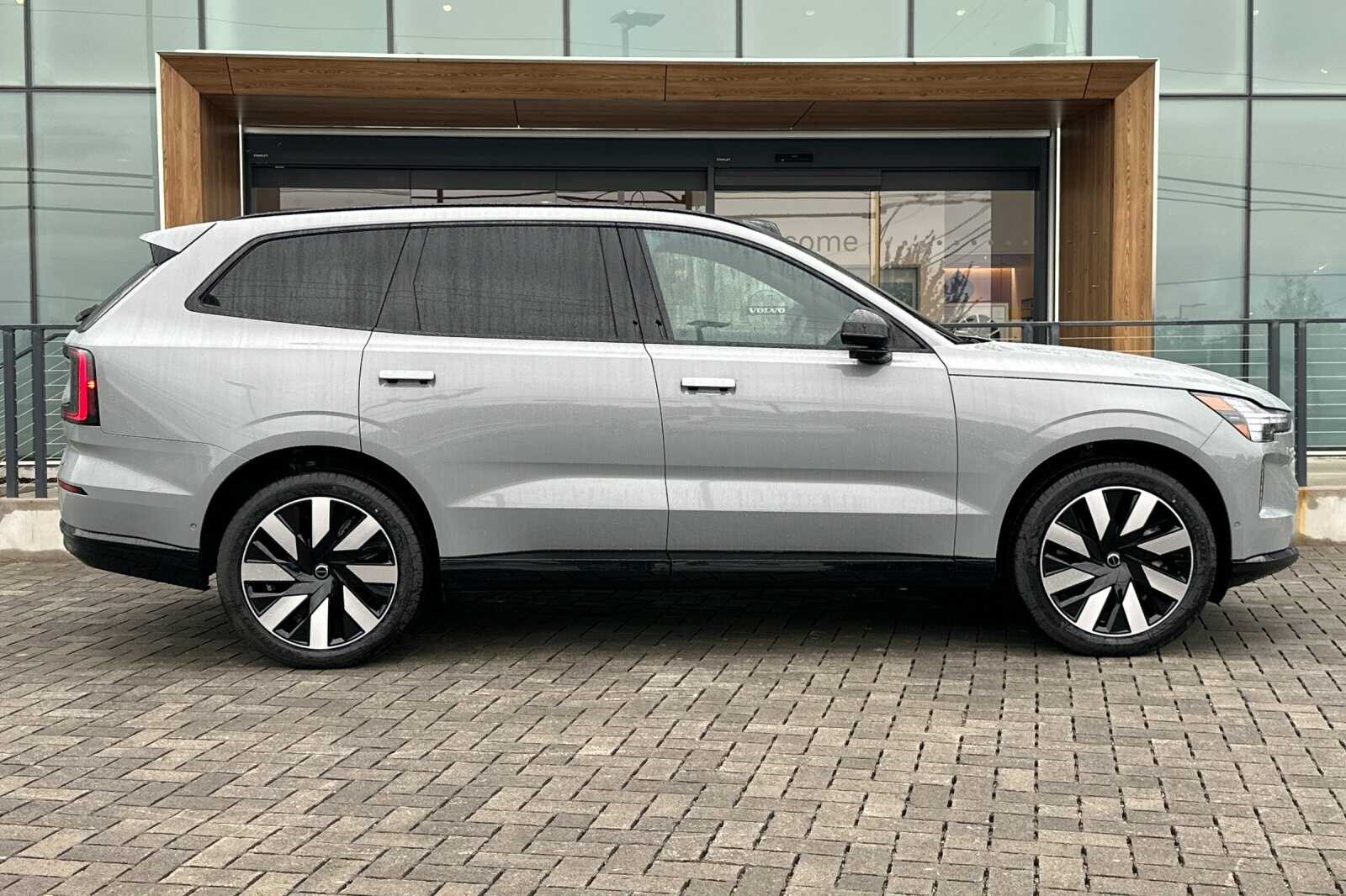 2025 Volvo EX90 Twin Motor Performance Plus photo 3