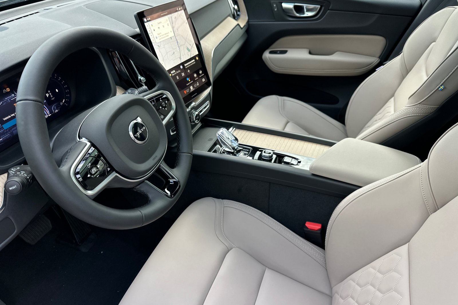 2026 Volvo XC60 Plus - Photo 10