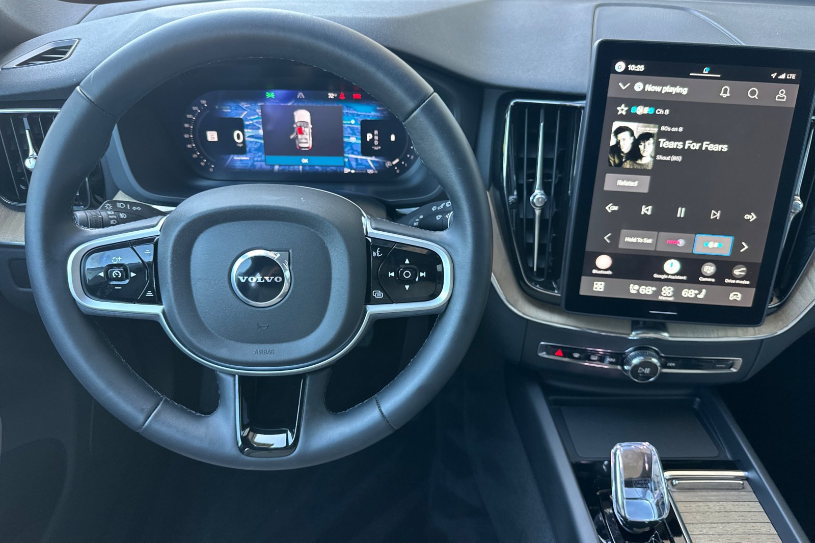 2026 Volvo XC60 Plus - Photo 14