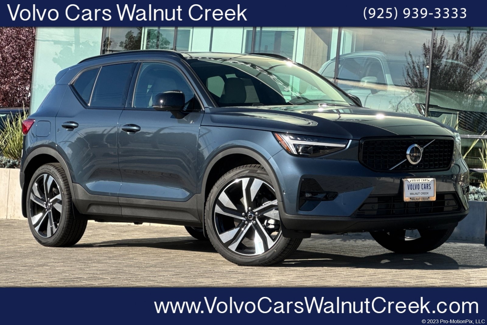 2026 Volvo XC40 B5 Ultra Dark AWD's photo