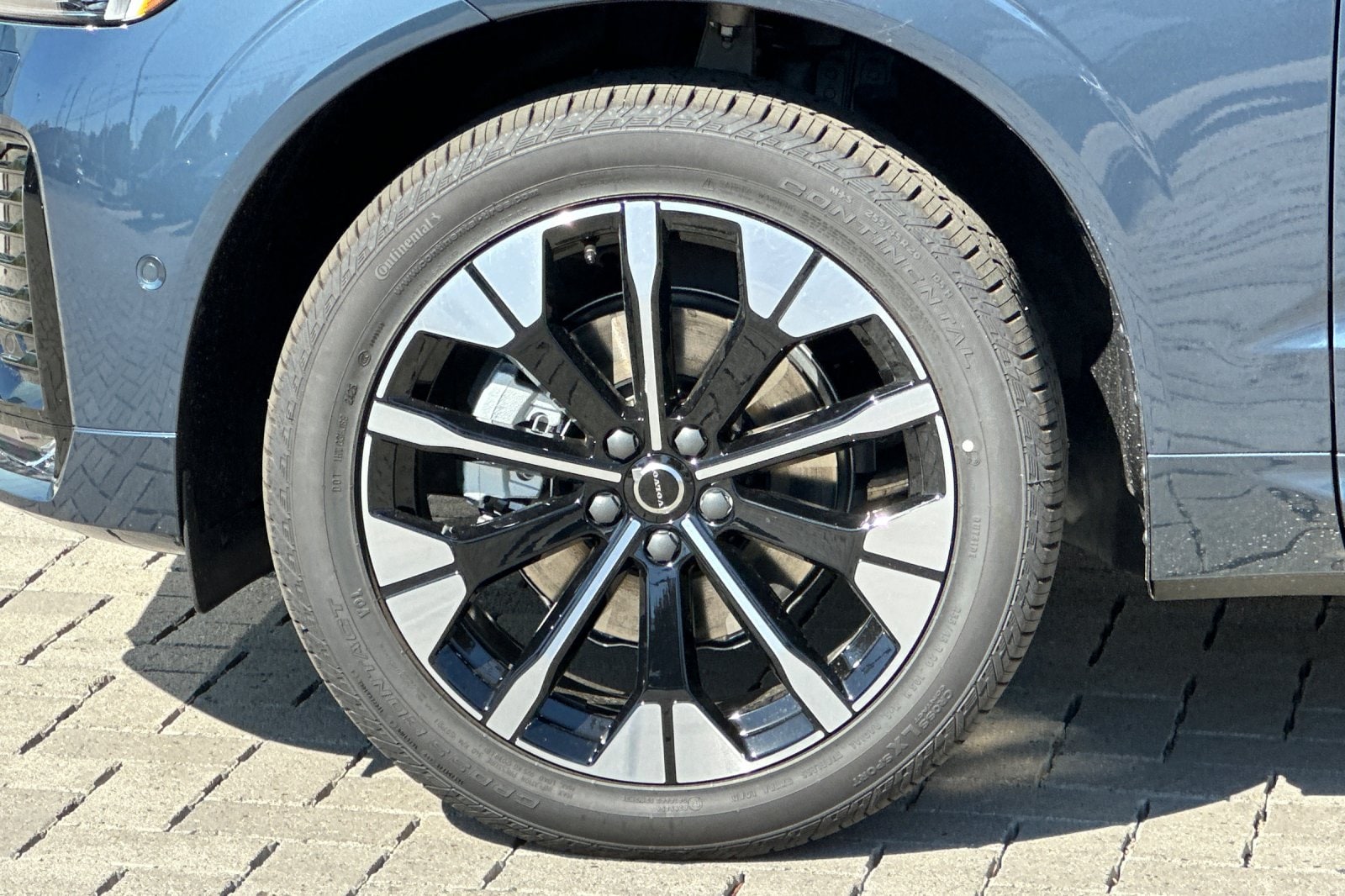 2026 Volvo XC60 Plus - Photo 25