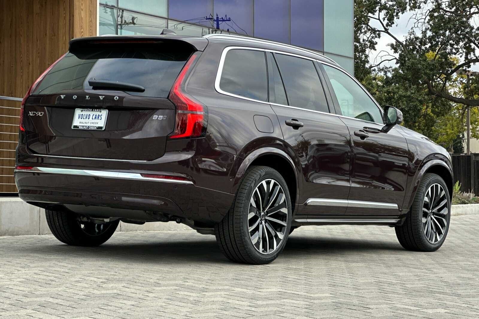 2026 Volvo XC90 B5 Plus photo 2