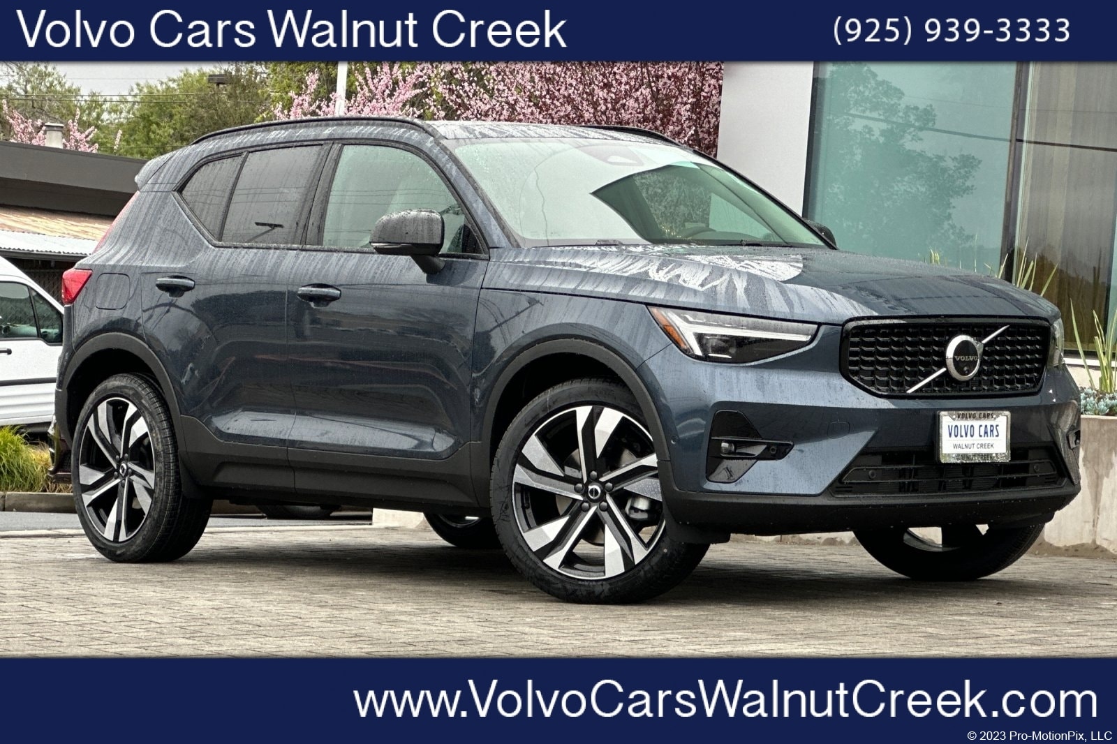 2026 Volvo XC40 B5 Ultra Dark AWD's photo
