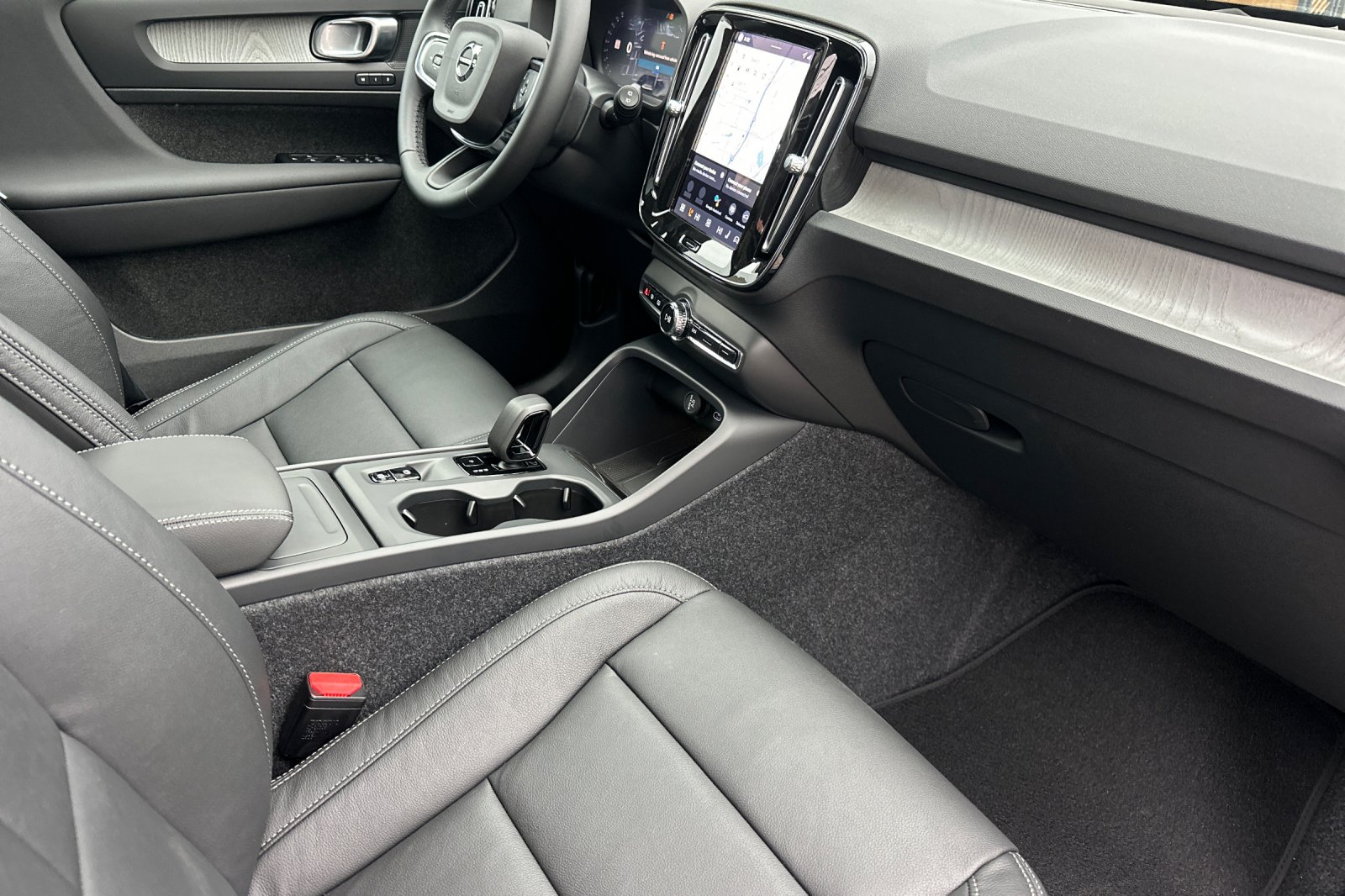 2026 Volvo XC40 Core - Photo 16