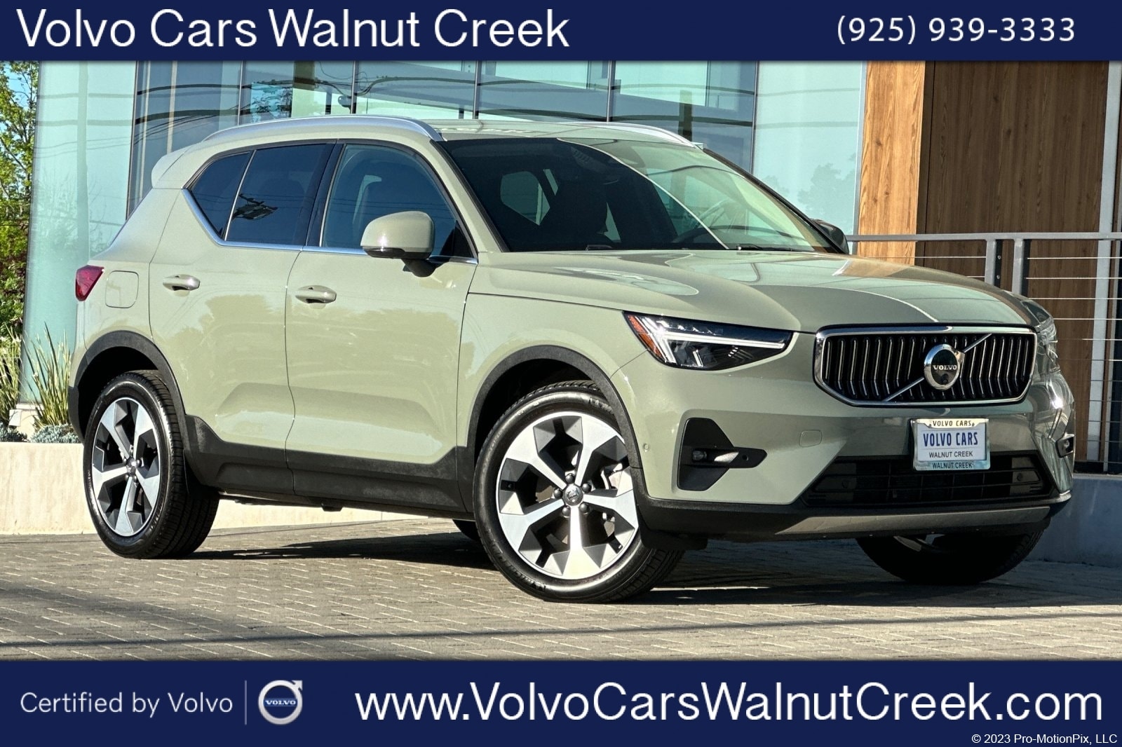 2025 Volvo XC40 B5 Plus Bright Theme photo 1