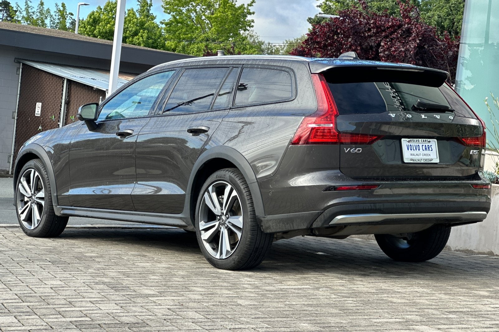 2025 Volvo V60 Cross Country B5 Plus photo 5