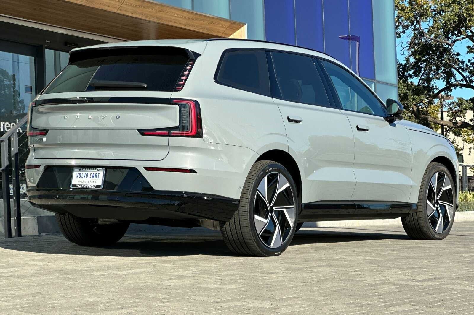 2025 Volvo EX90 Twin Motor Performance Ultra photo 4