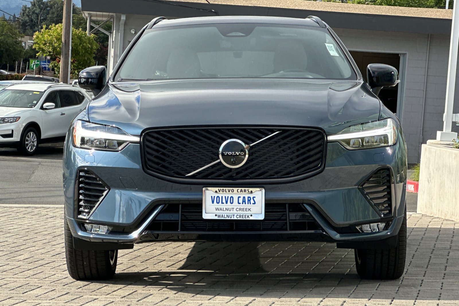 2026 Volvo XC60 Plus - Photo 9