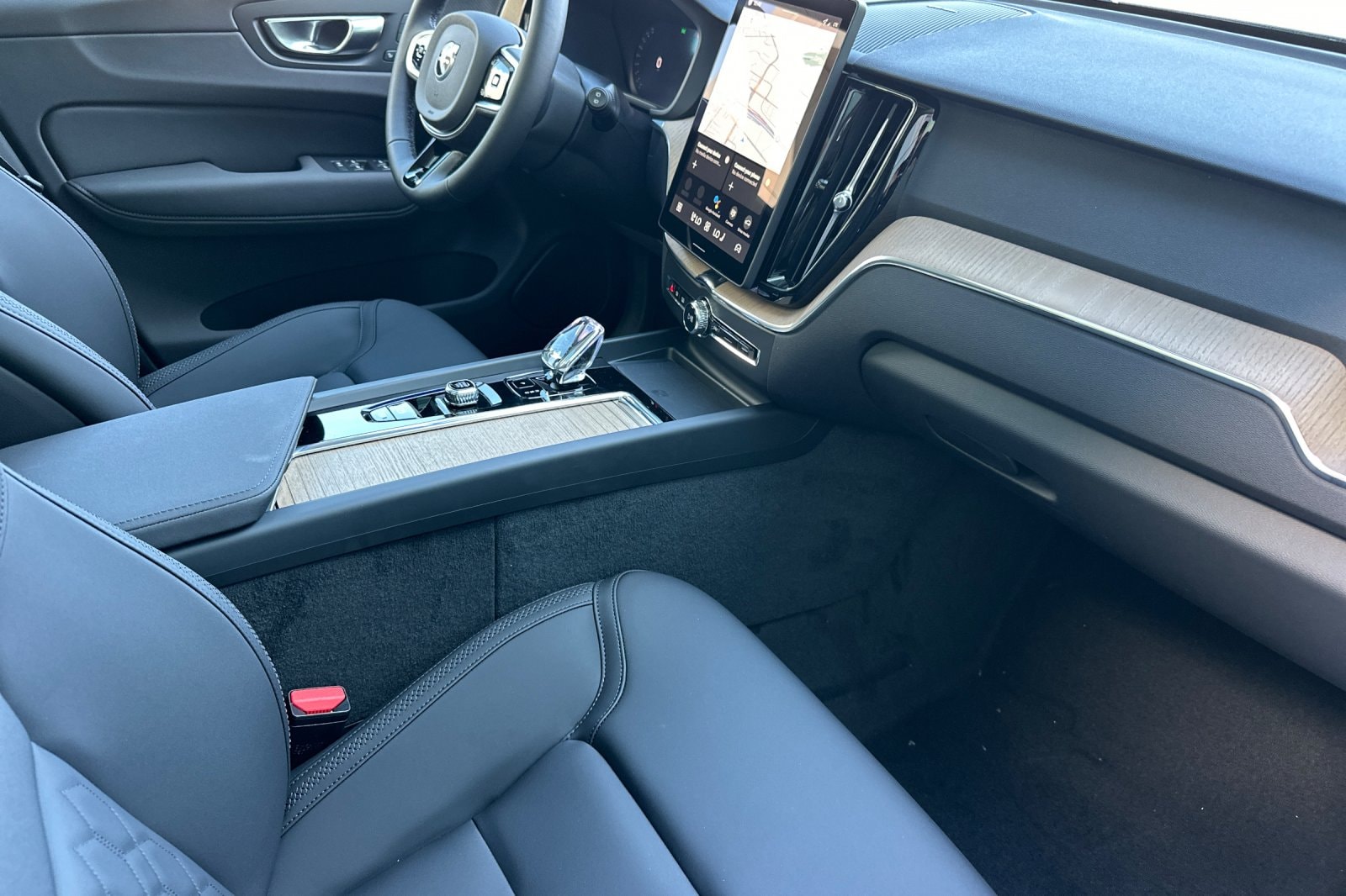 2026 Volvo XC60 Plus - Photo 15