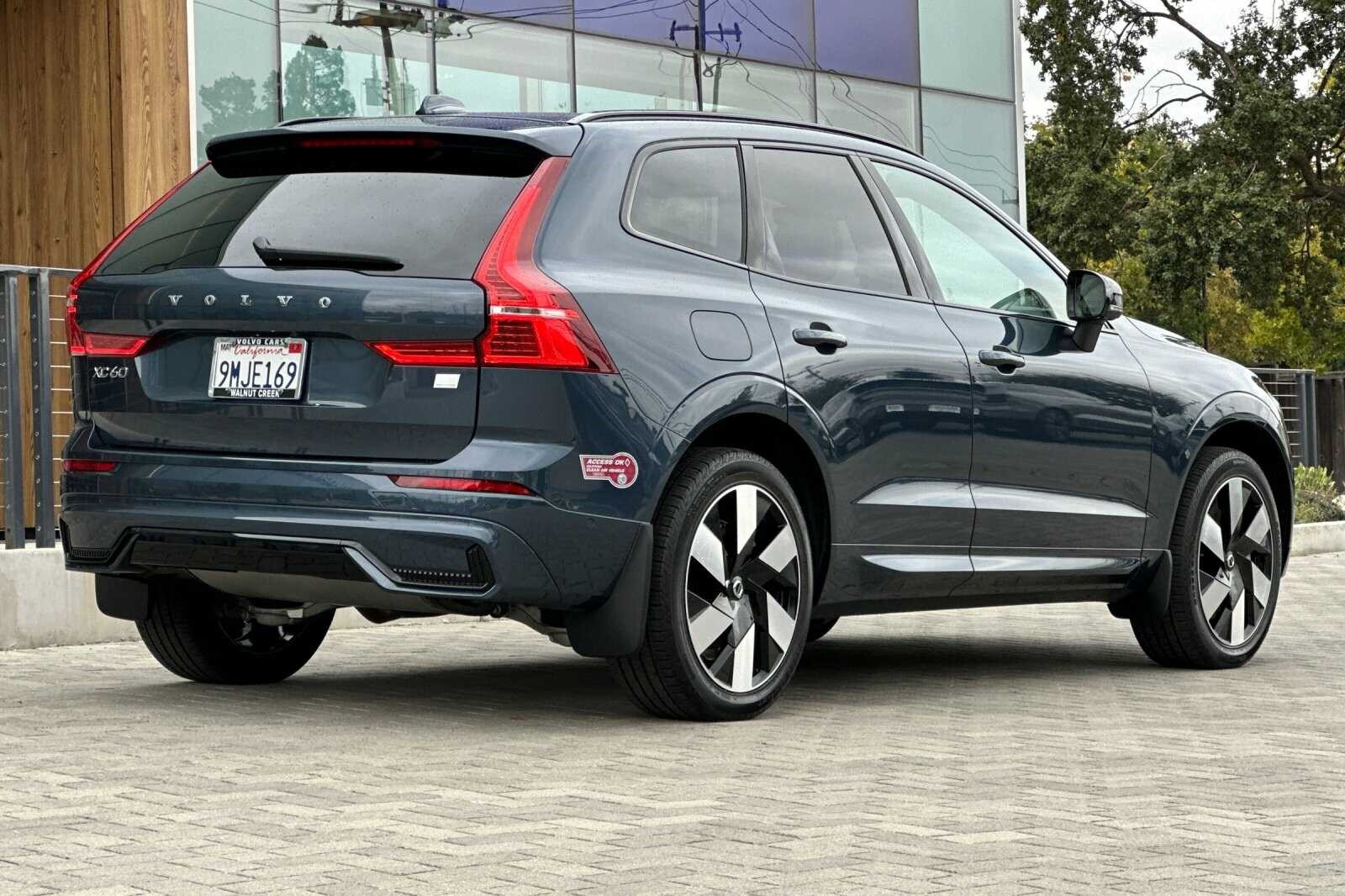2024 Volvo XC60 Hybrid T8 Ultimate photo 4