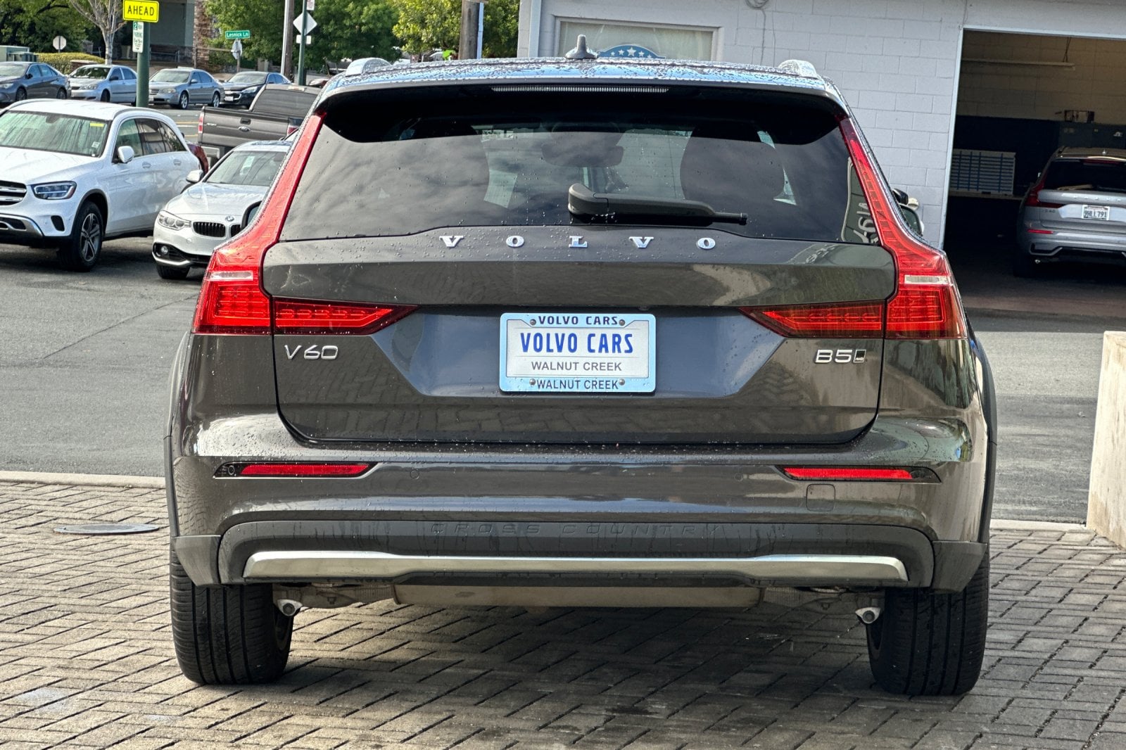 2025 Volvo V60 Cross Country B5 Plus photo 4