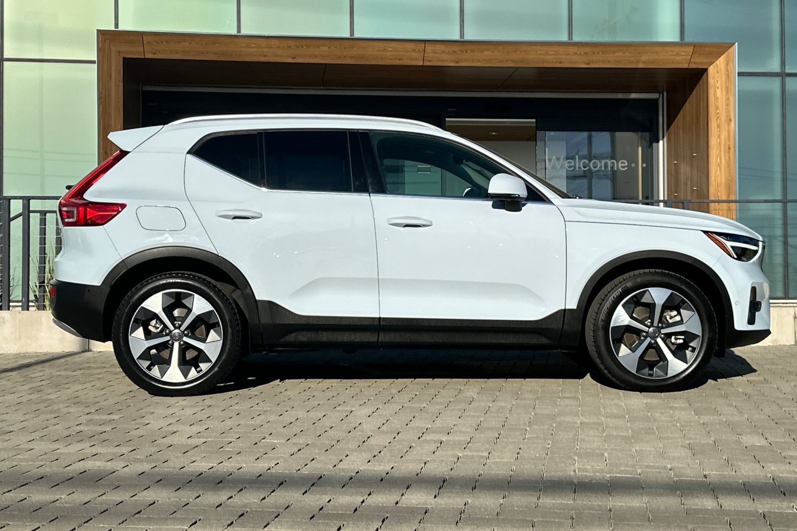 2025 Volvo XC40 B5 Plus Bright Theme photo 2