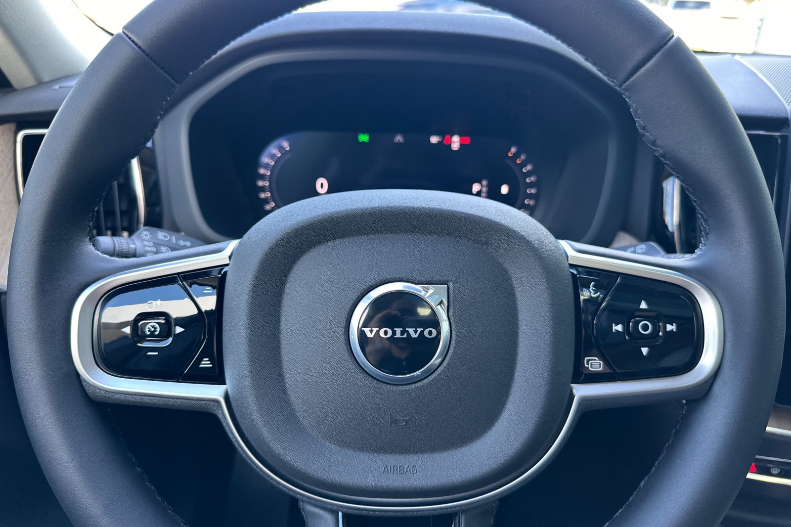 2026 Volvo XC60 Plus - Photo 23