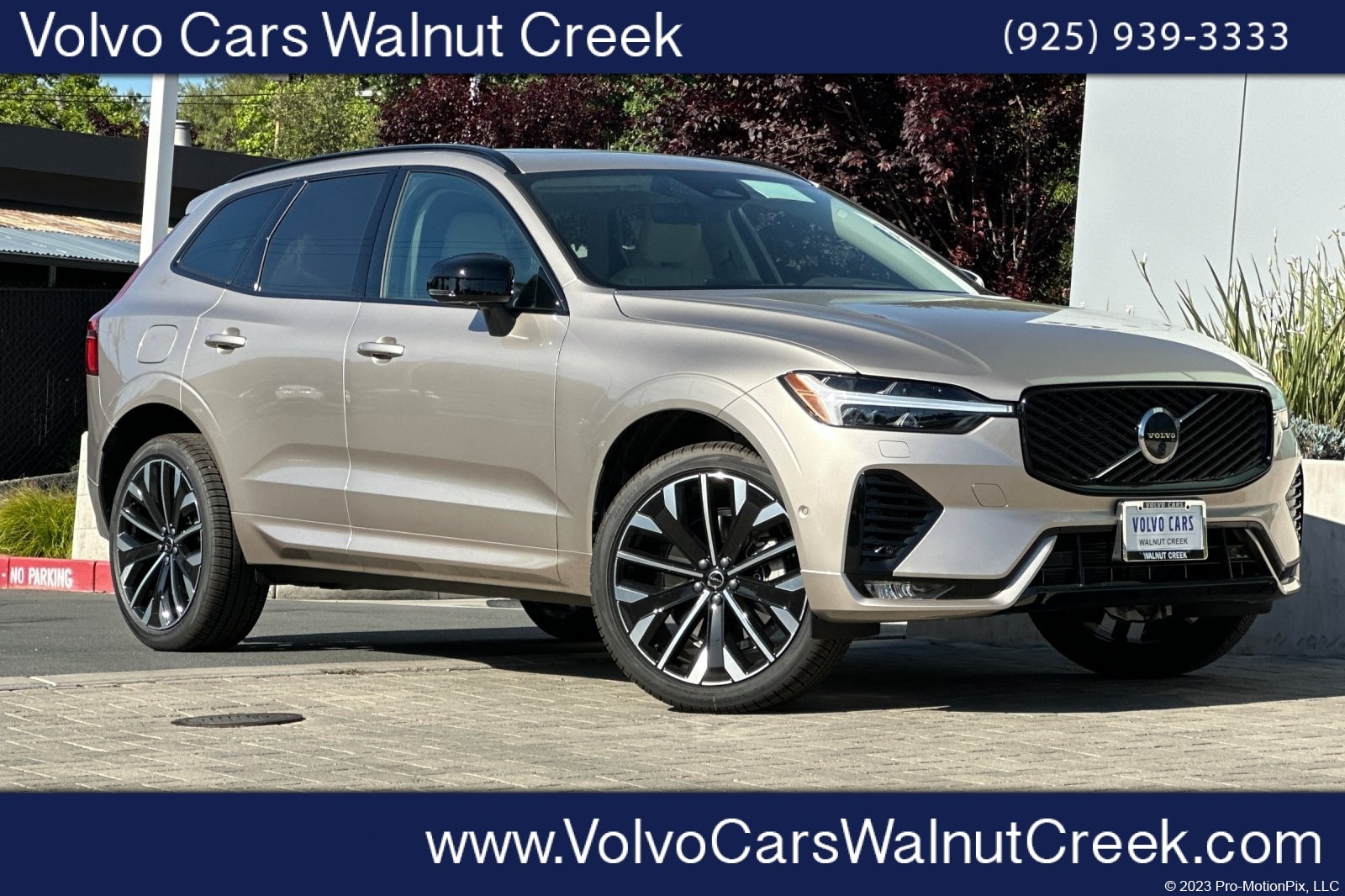 2026 Volvo XC60 B5 Ultra Dark AWD's photo