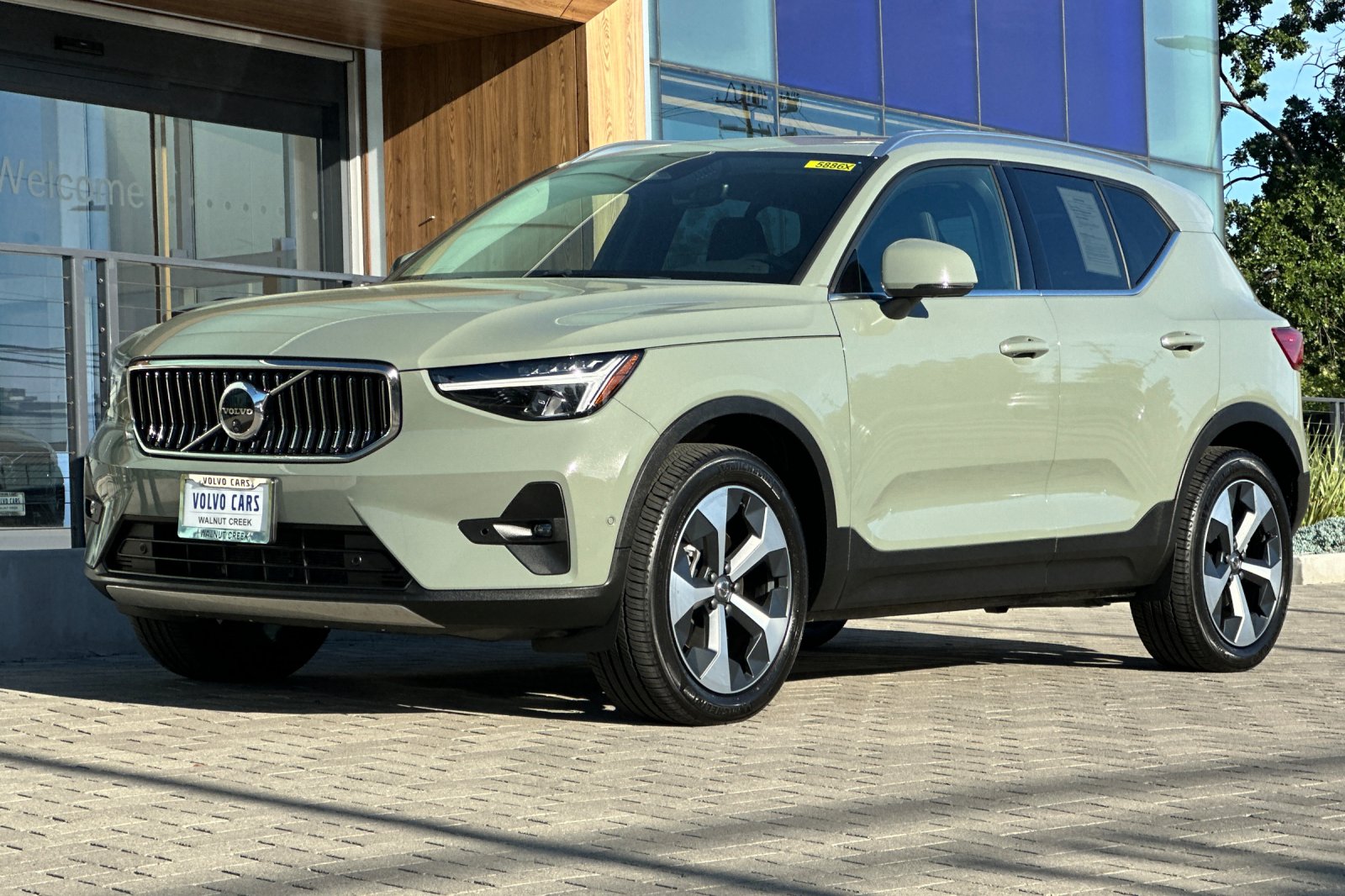 2025 Volvo XC40 B5 Plus Bright Theme photo 3