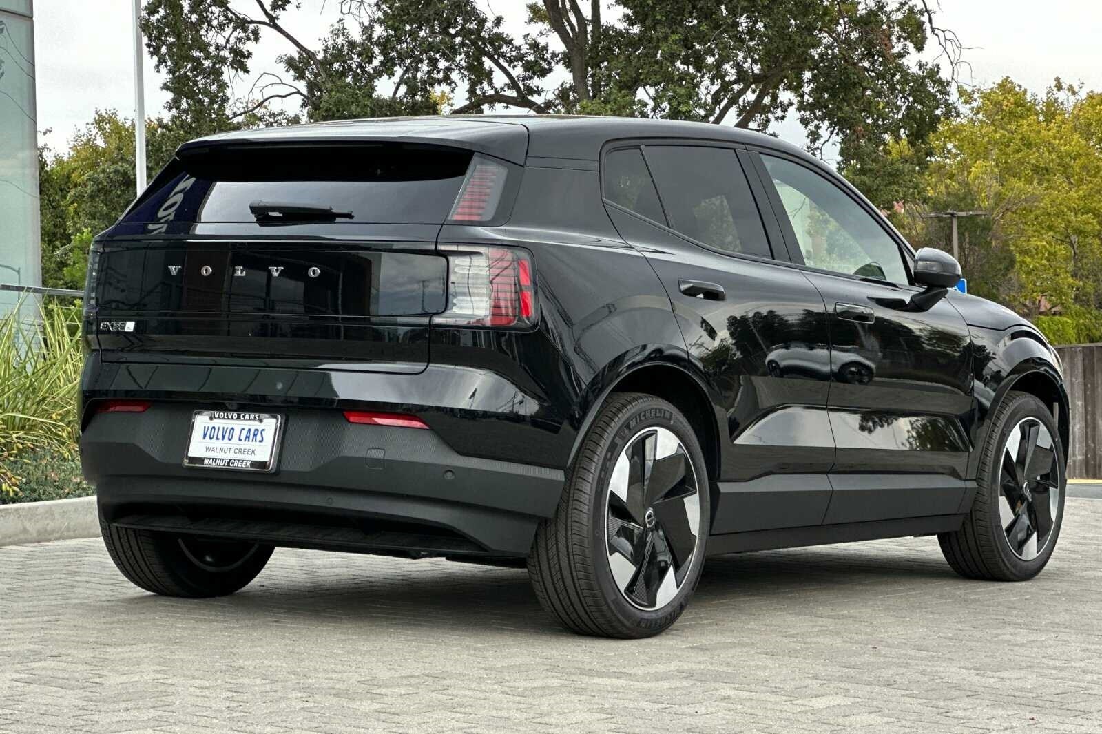 2025 Volvo EX30 Plus photo 2