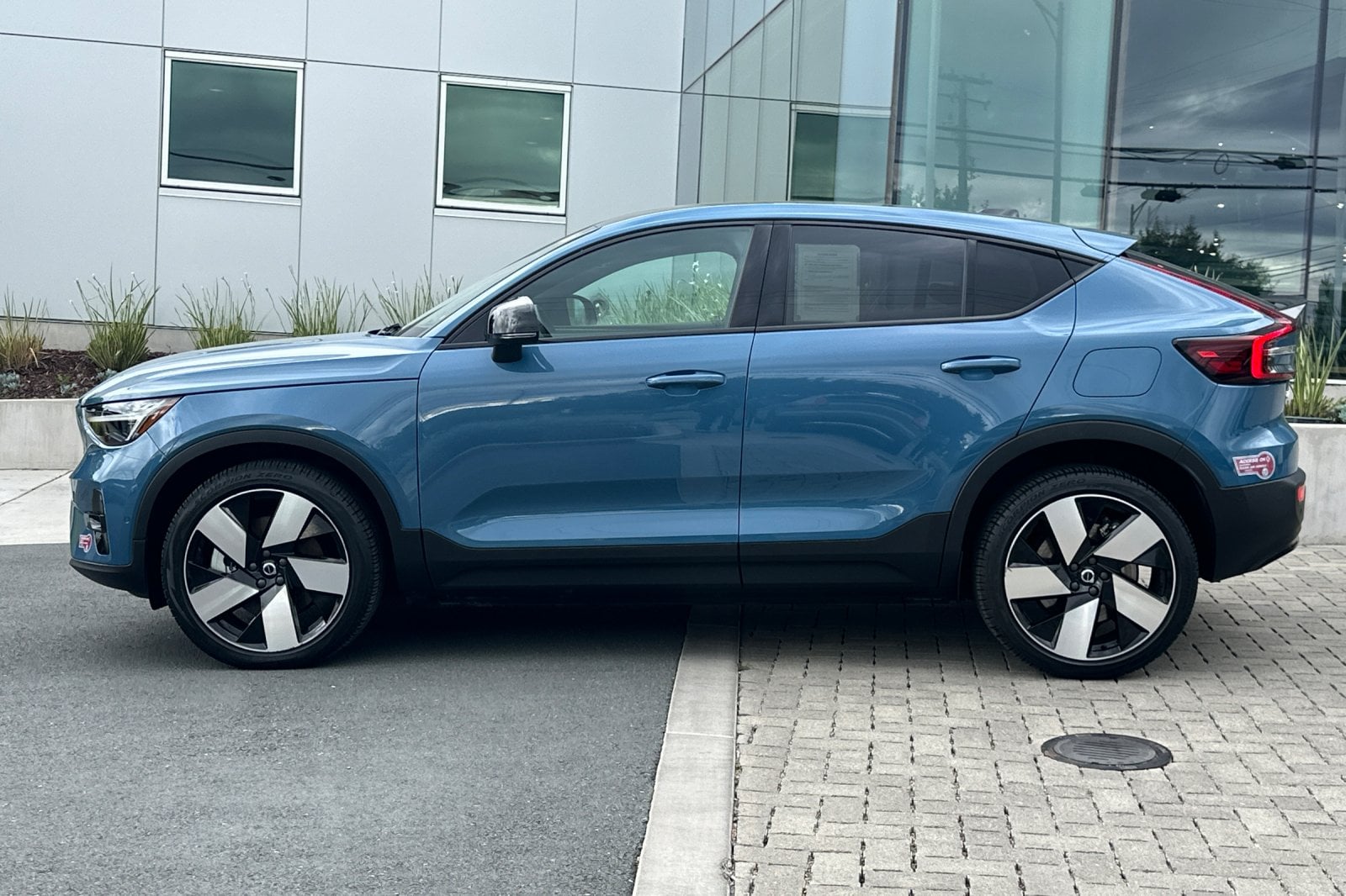 2023 Volvo C40 Recharge Pure Electric Twin Ultimate photo 6