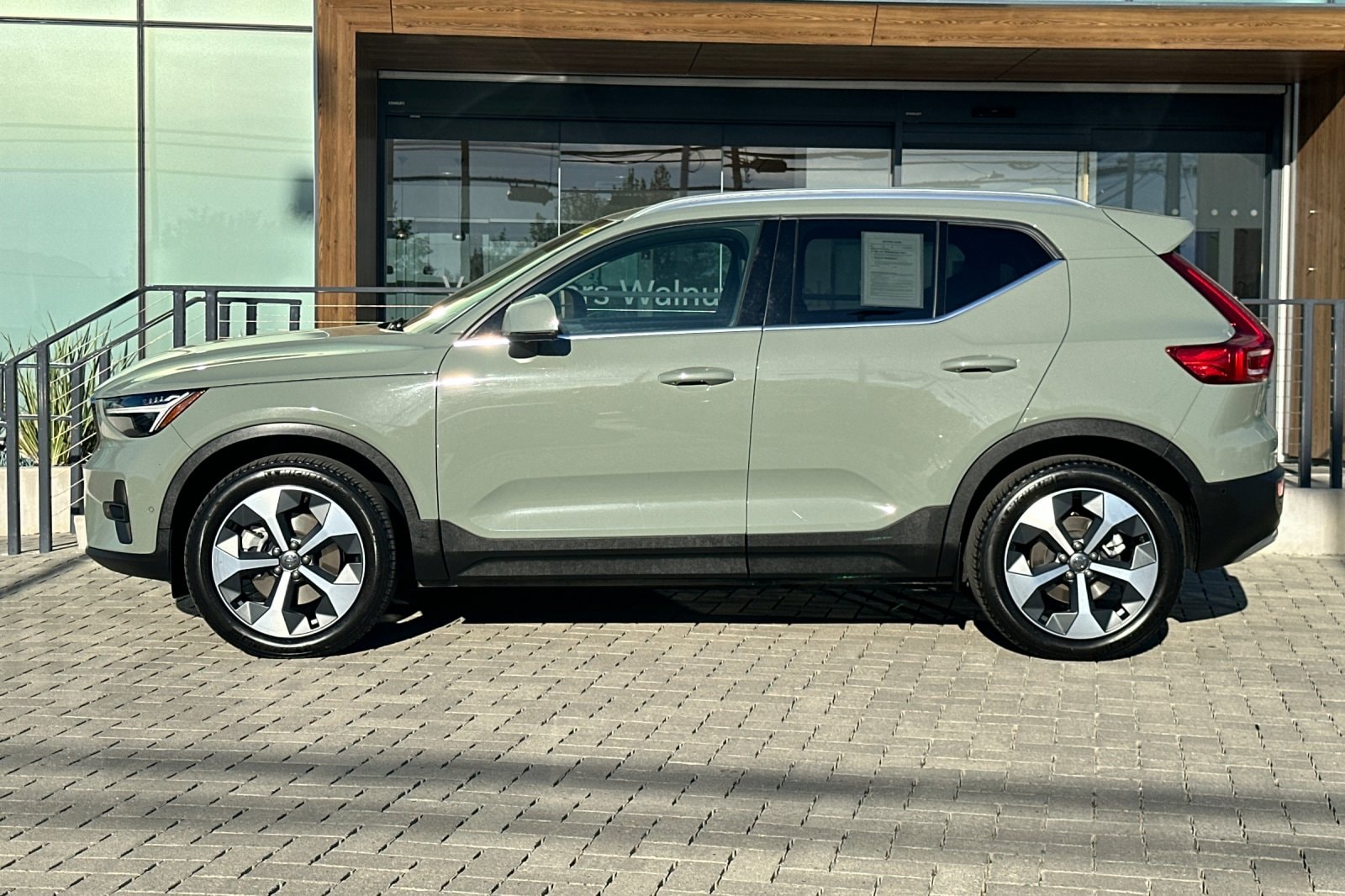 2025 Volvo XC40 B5 Plus Bright Theme photo 6