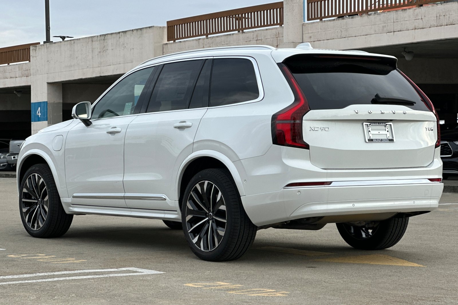 2025 Volvo XC90 plug-in hybrid T8 (2025.5) Plus 7-Seater photo 5