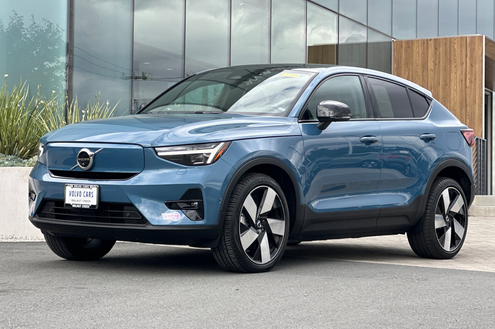 2023 Volvo C40 Recharge Pure Electric Twin Ultimate photo 3
