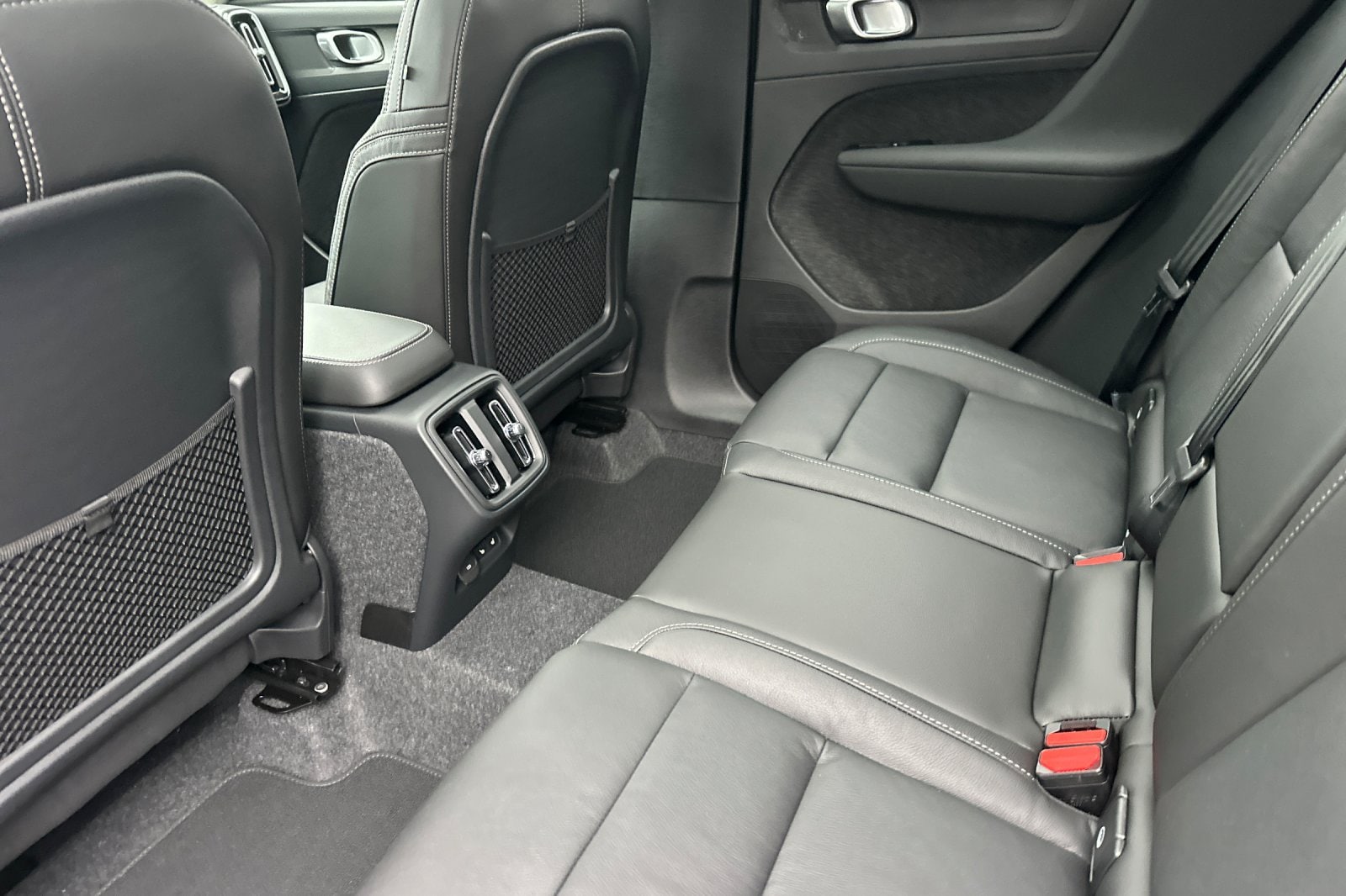 2026 Volvo XC40 Core - Photo 12