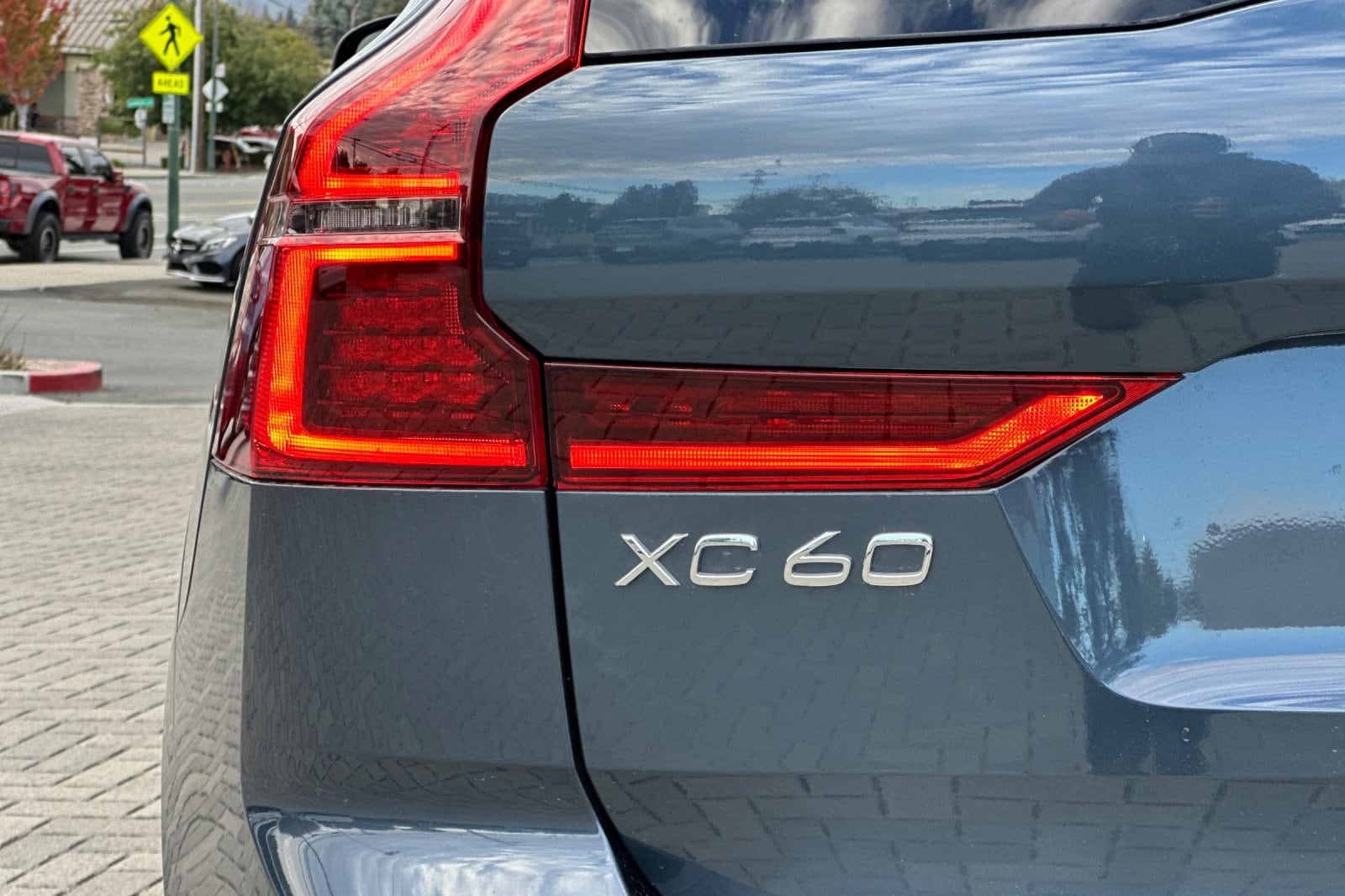 2026 Volvo XC60 Plus - Photo 26
