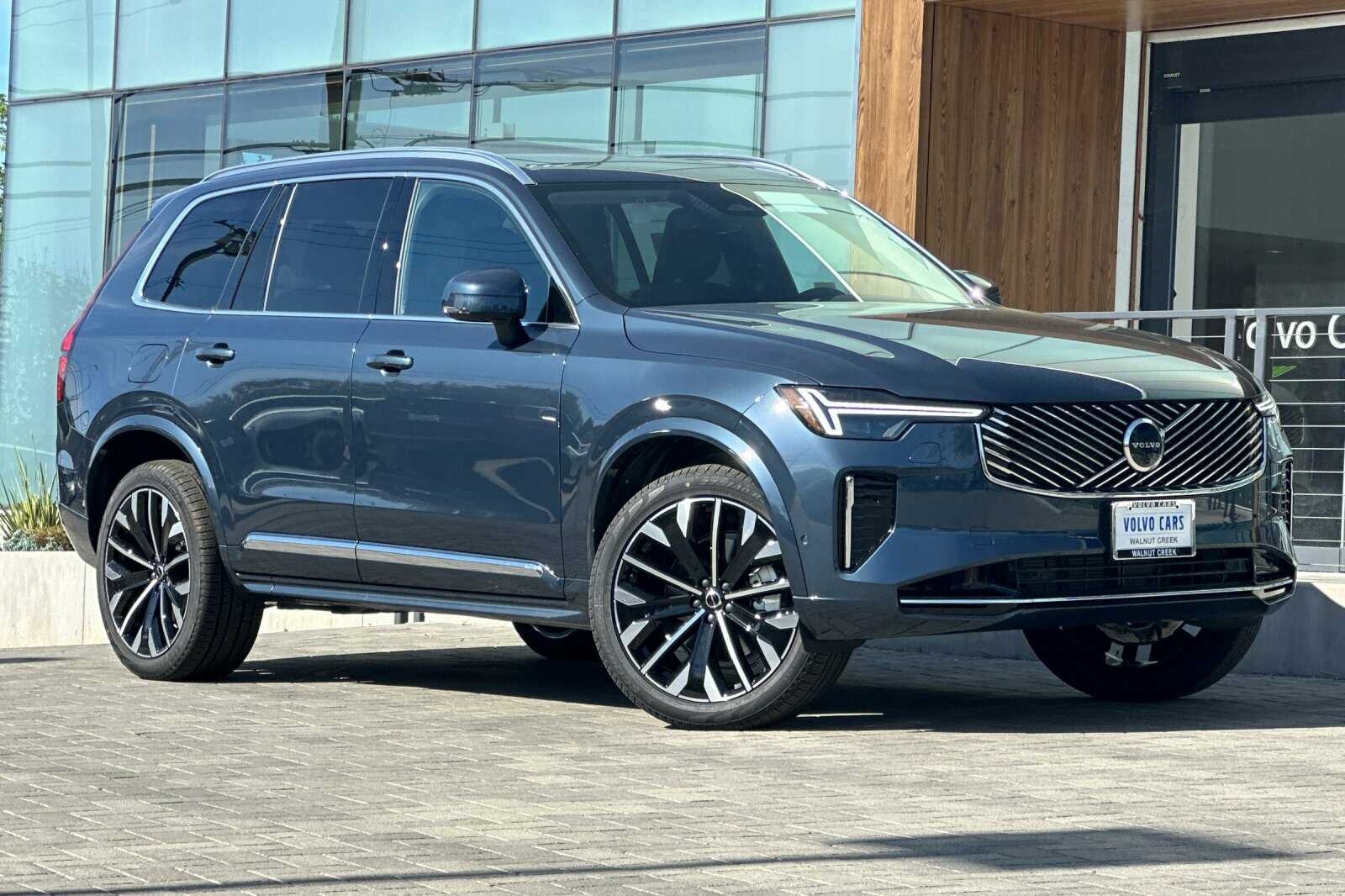 2025 Volvo XC90 Plus photo 2