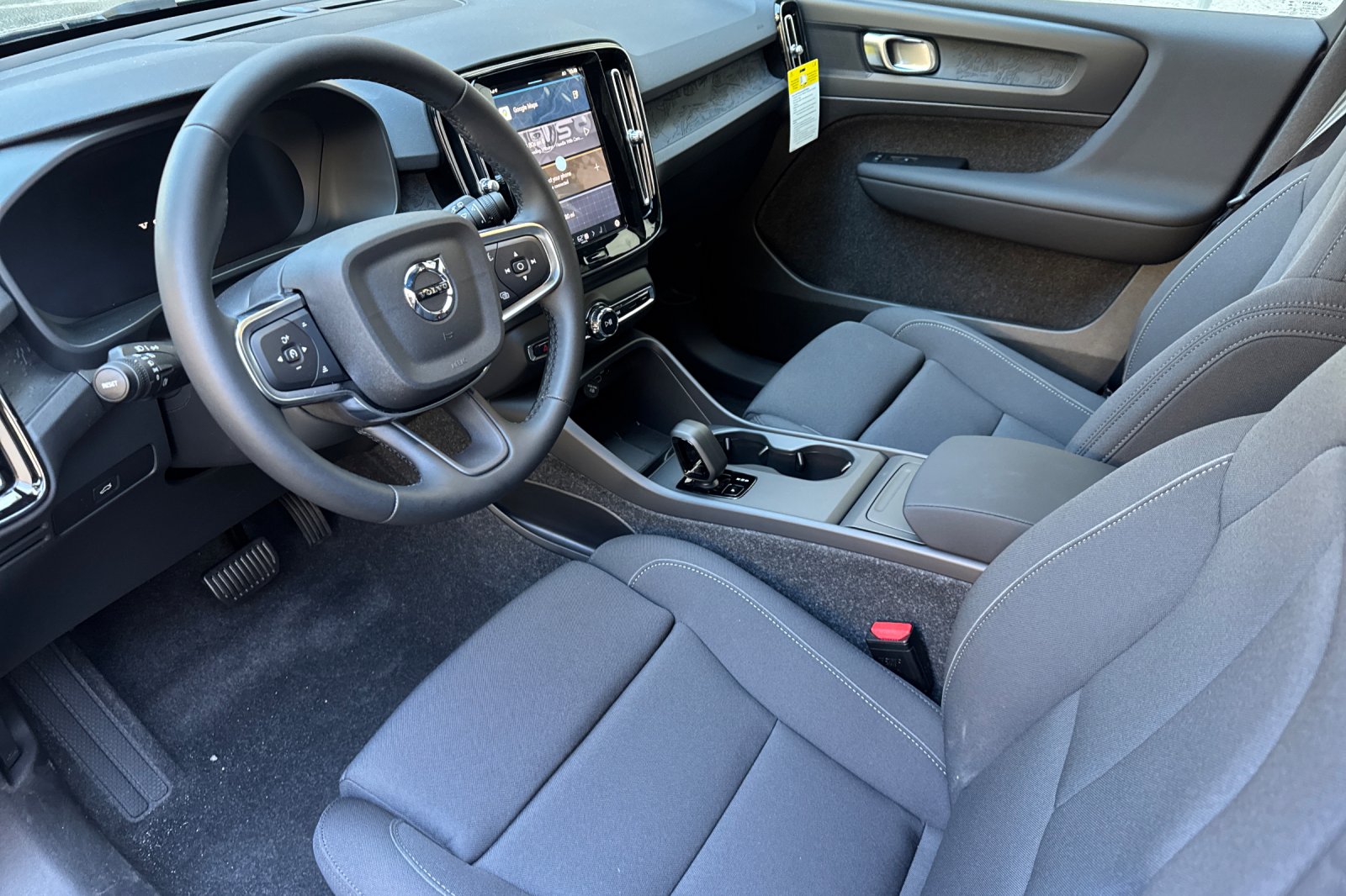 2025 Volvo EX40 Core - Photo 10