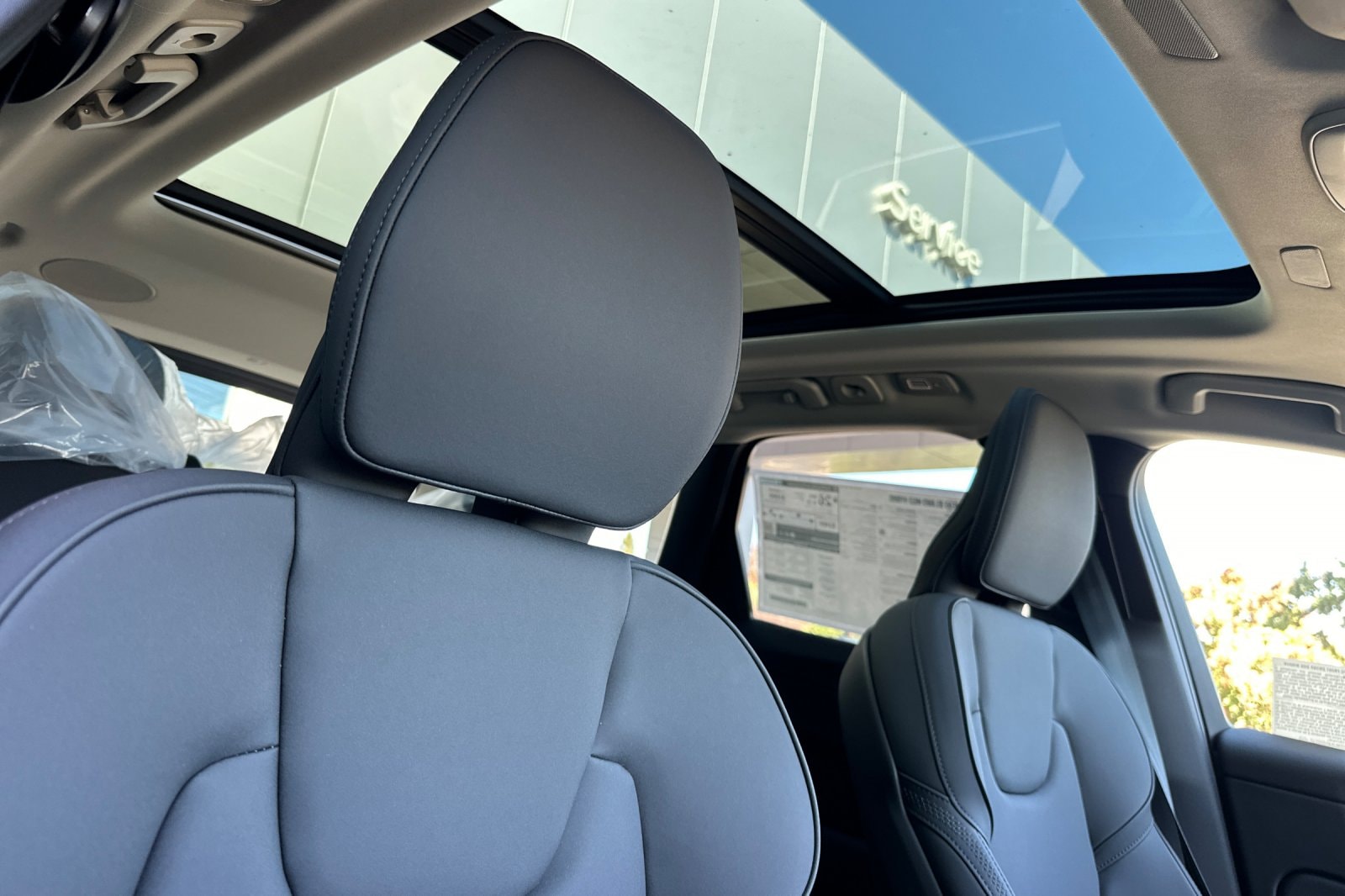 2026 Volvo XC60 Plus - Photo 16