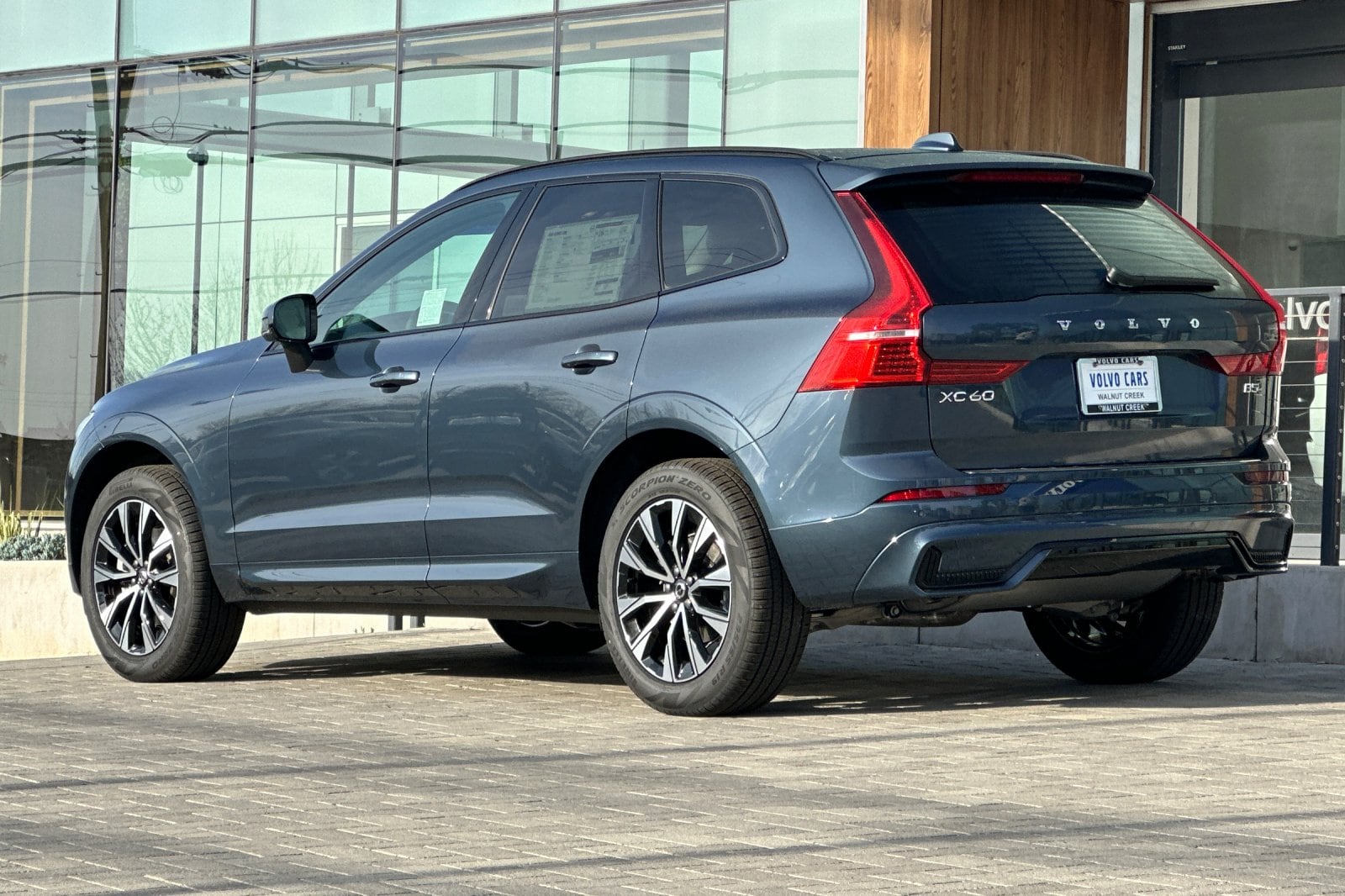 2025 Volvo XC60 Core - Photo 7