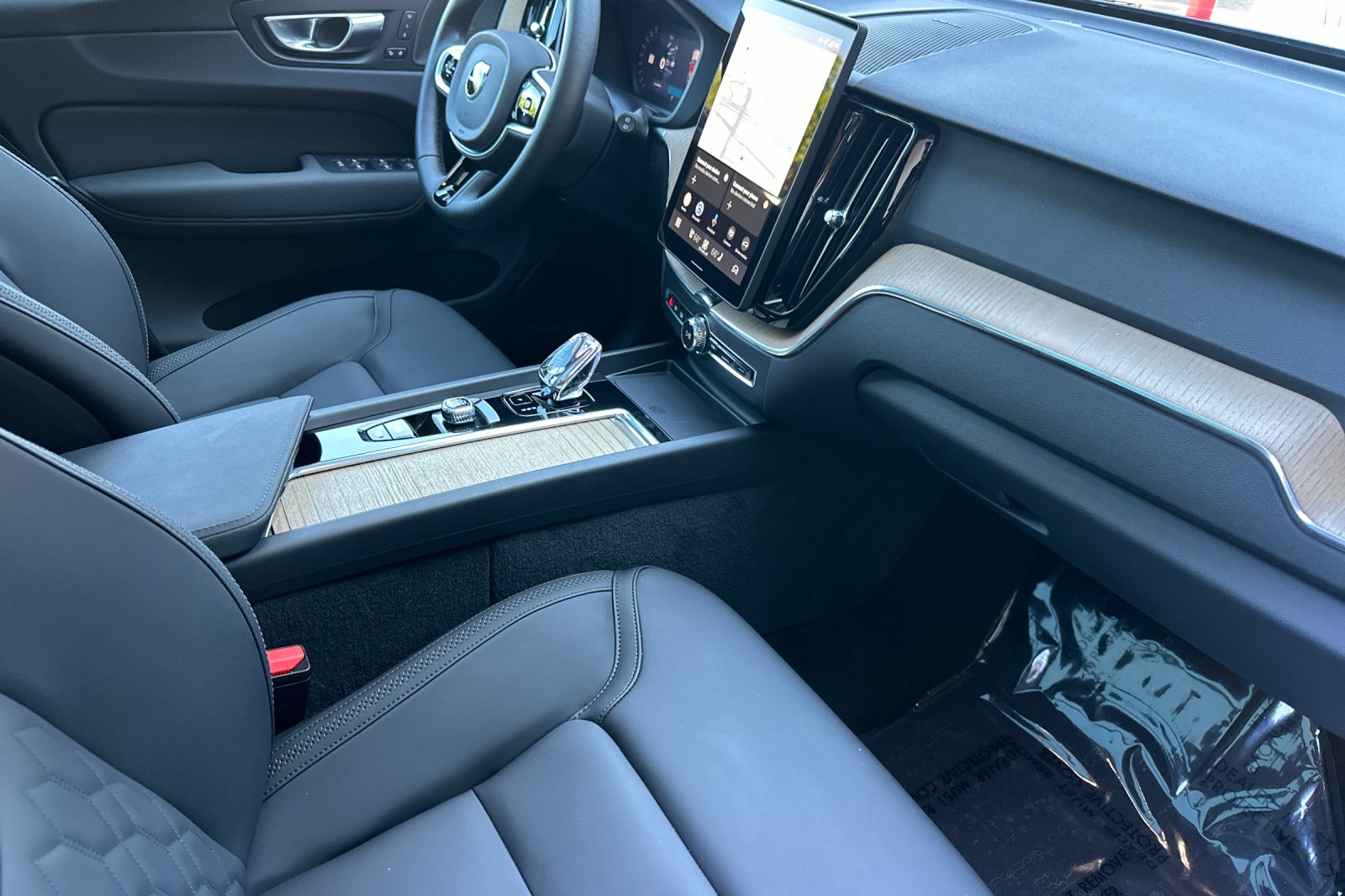 2026 Volvo XC60 Plus - Photo 16