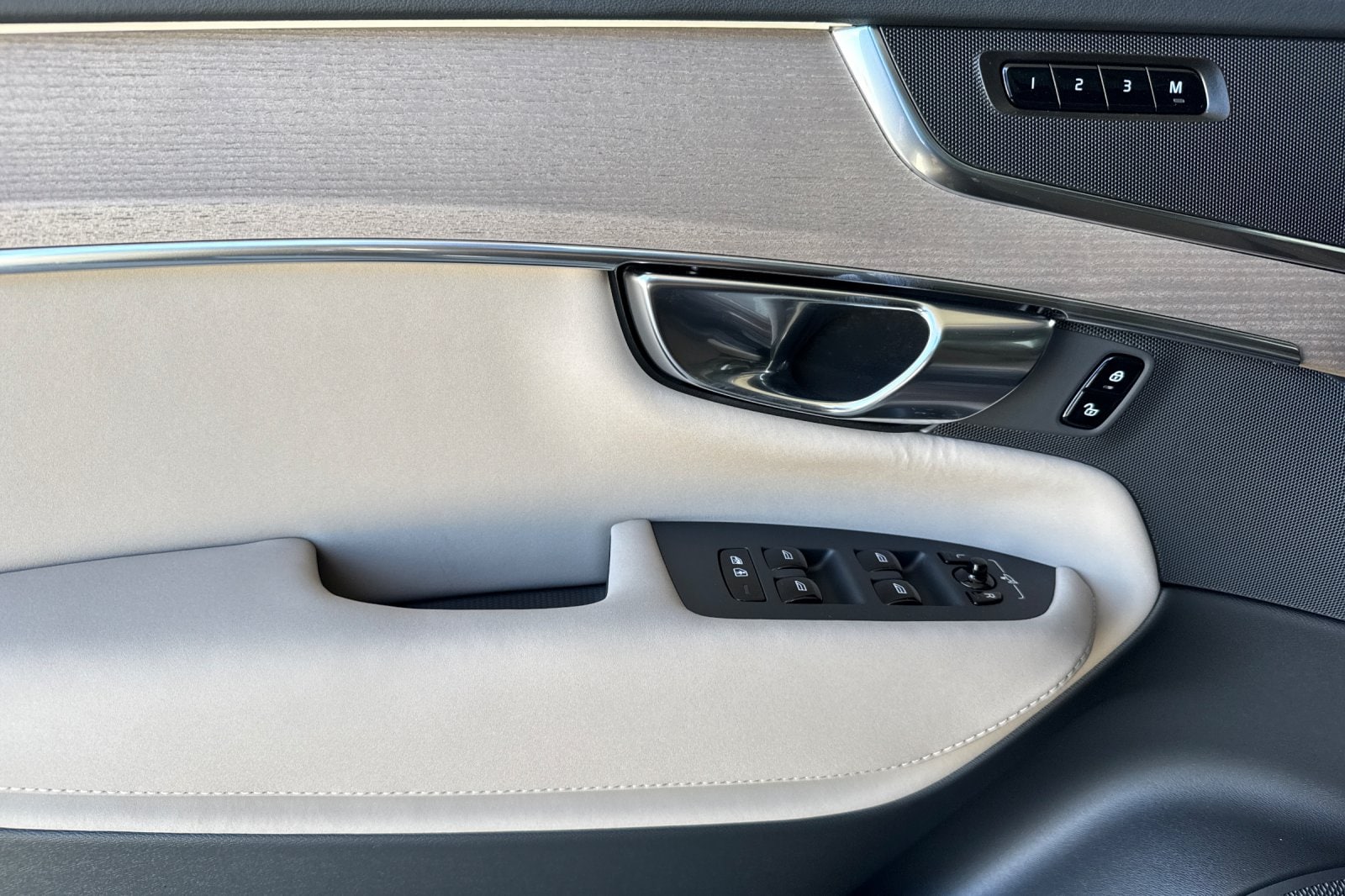 2025 Volvo XC90 Core - Photo 11