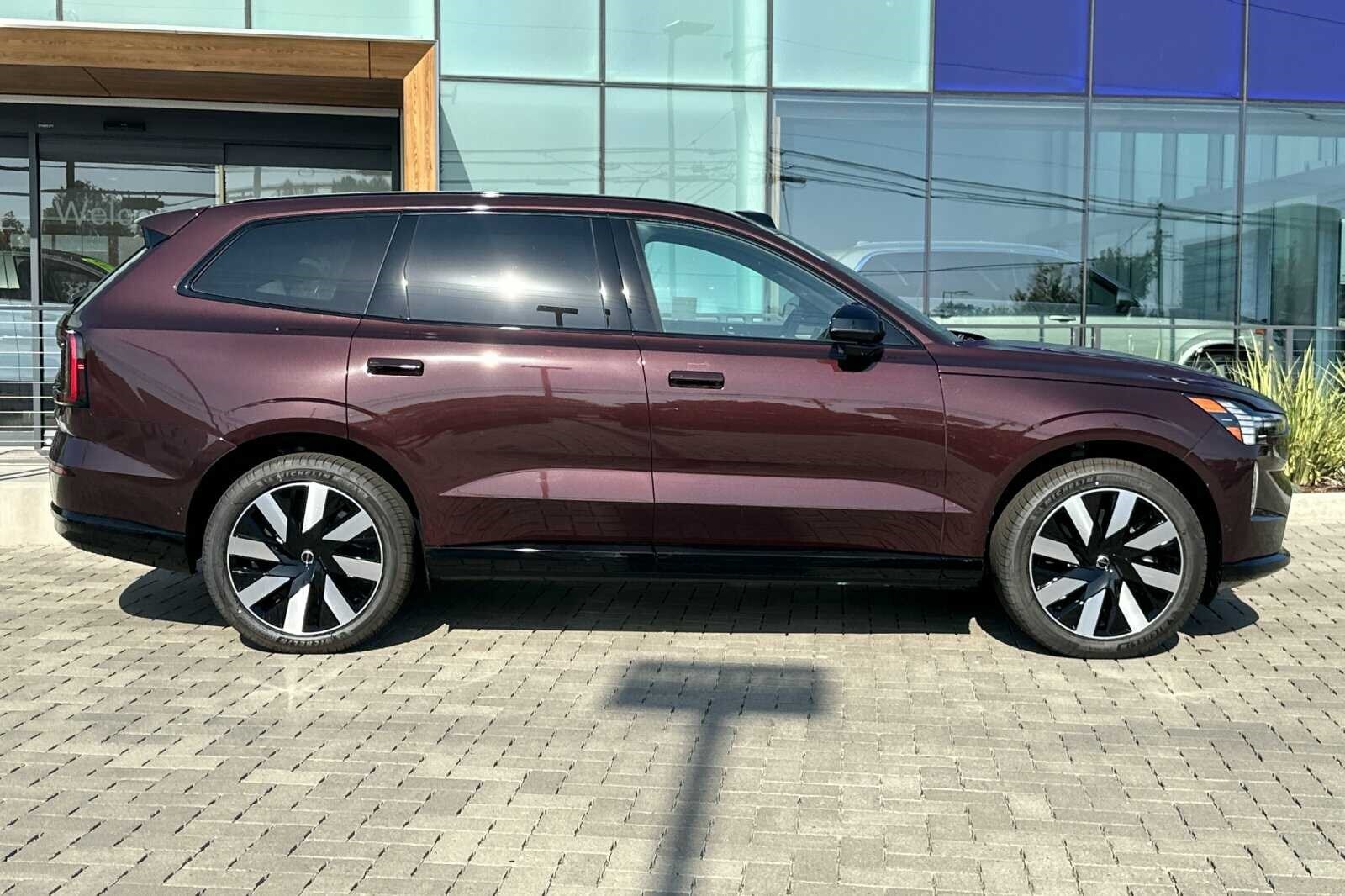 2025 Volvo EX90 Twin Motor Performance Plus photo 3