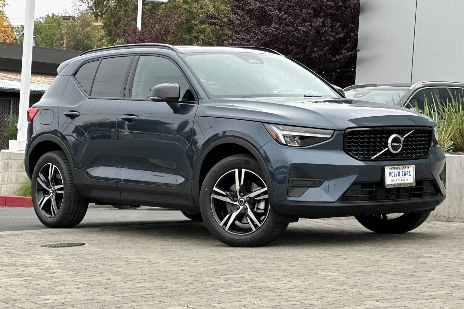 2026 Volvo XC40 Core - Photo 2