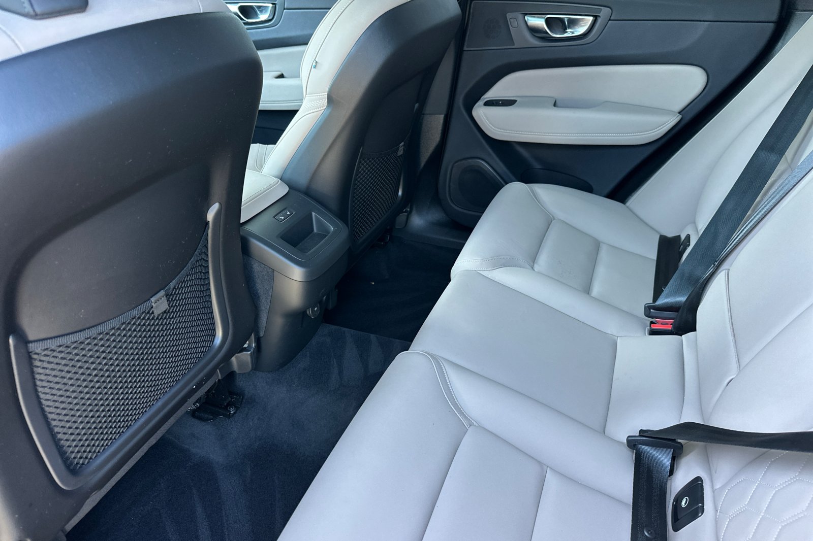 2026 Volvo XC60 Plus - Photo 12
