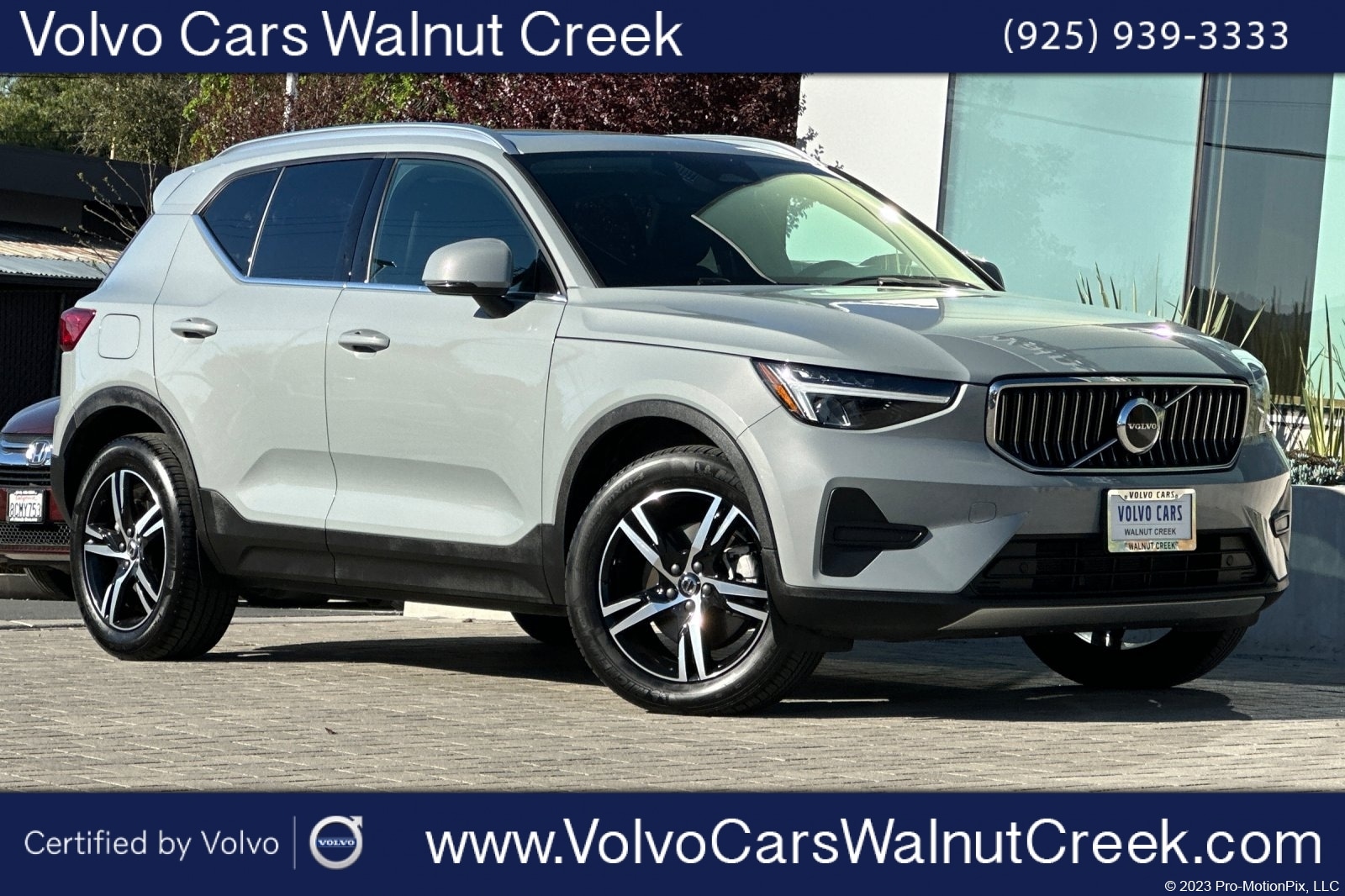 2025 Volvo XC40 B5 Core Bright Theme photo 1