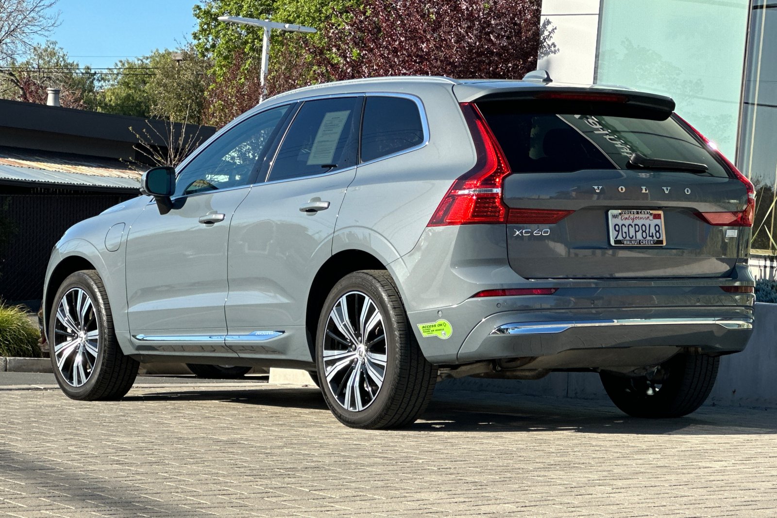2023 Volvo XC60 Recharge Plug-In Hybrid Plus Bright photo 6