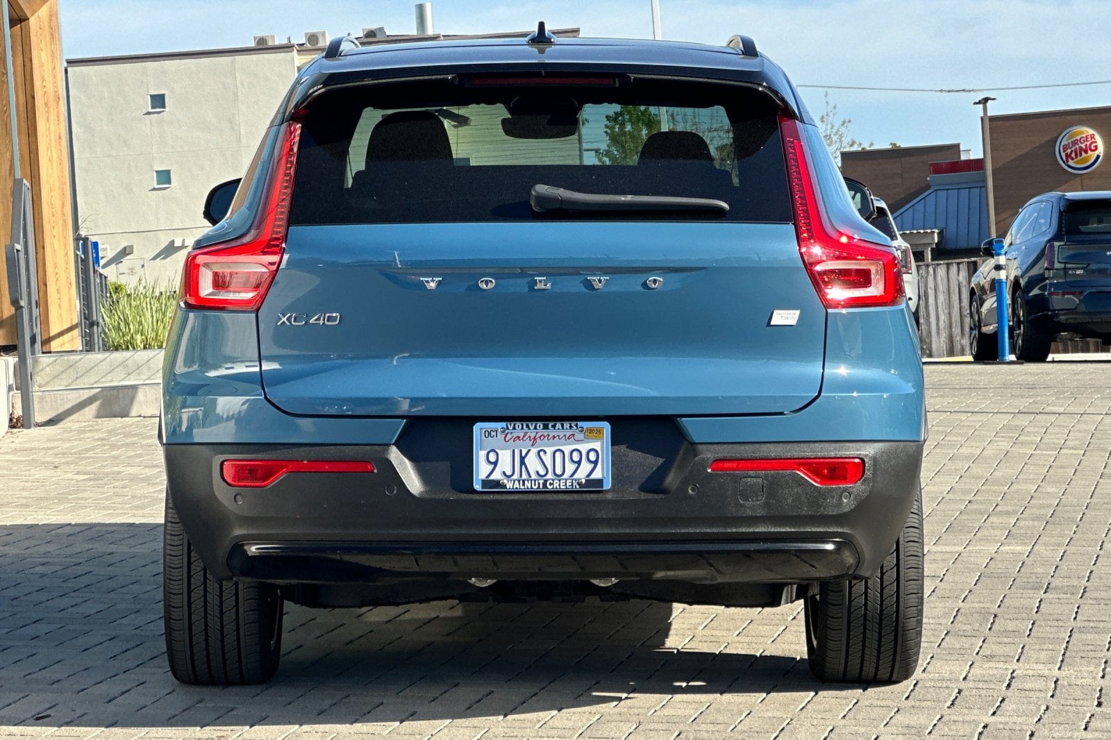 2023 Volvo XC40 Recharge Pure Electric Plus photo 4