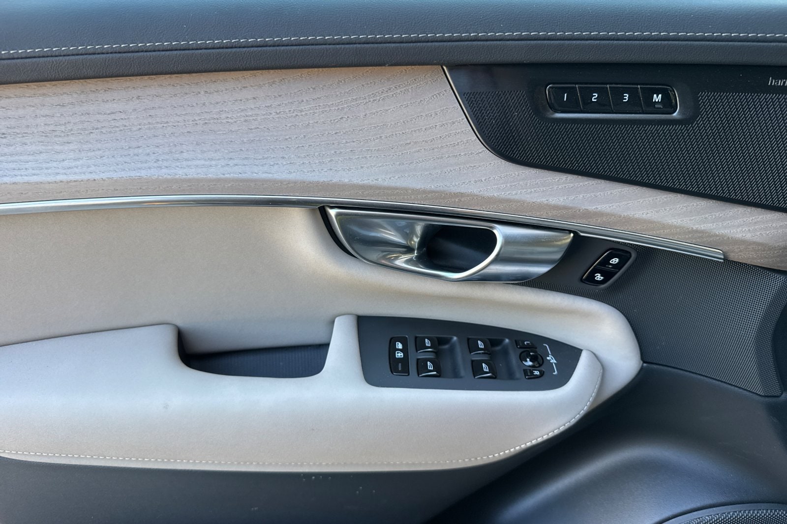 2026 Volvo XC90 Plus - Photo 11