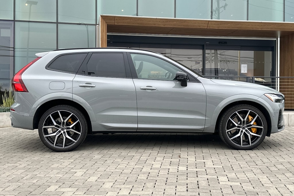 2026 Volvo XC60 Hybrid T8 Polestar photo 2