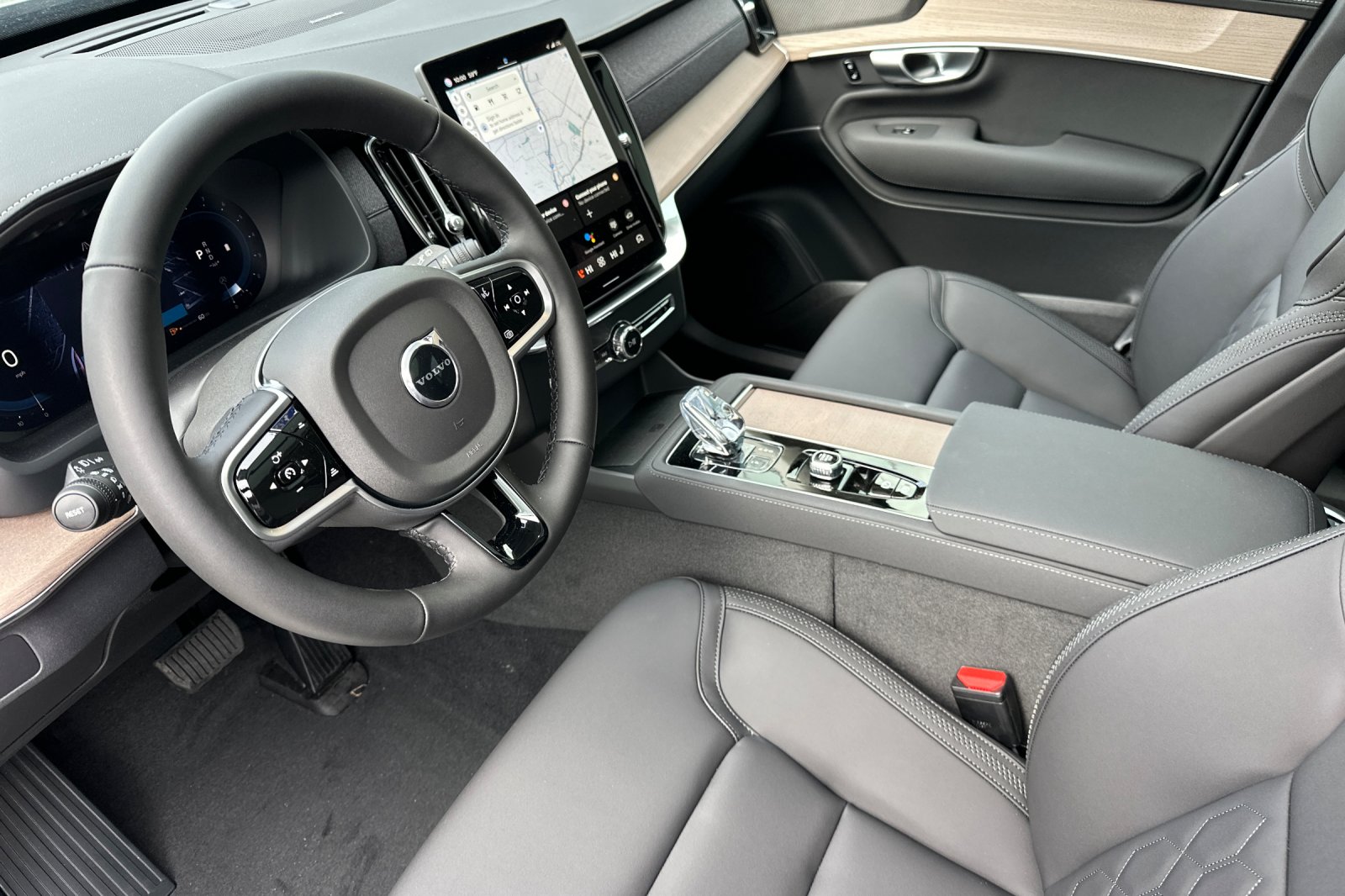 2025 Volvo XC90 Plus - Photo 10