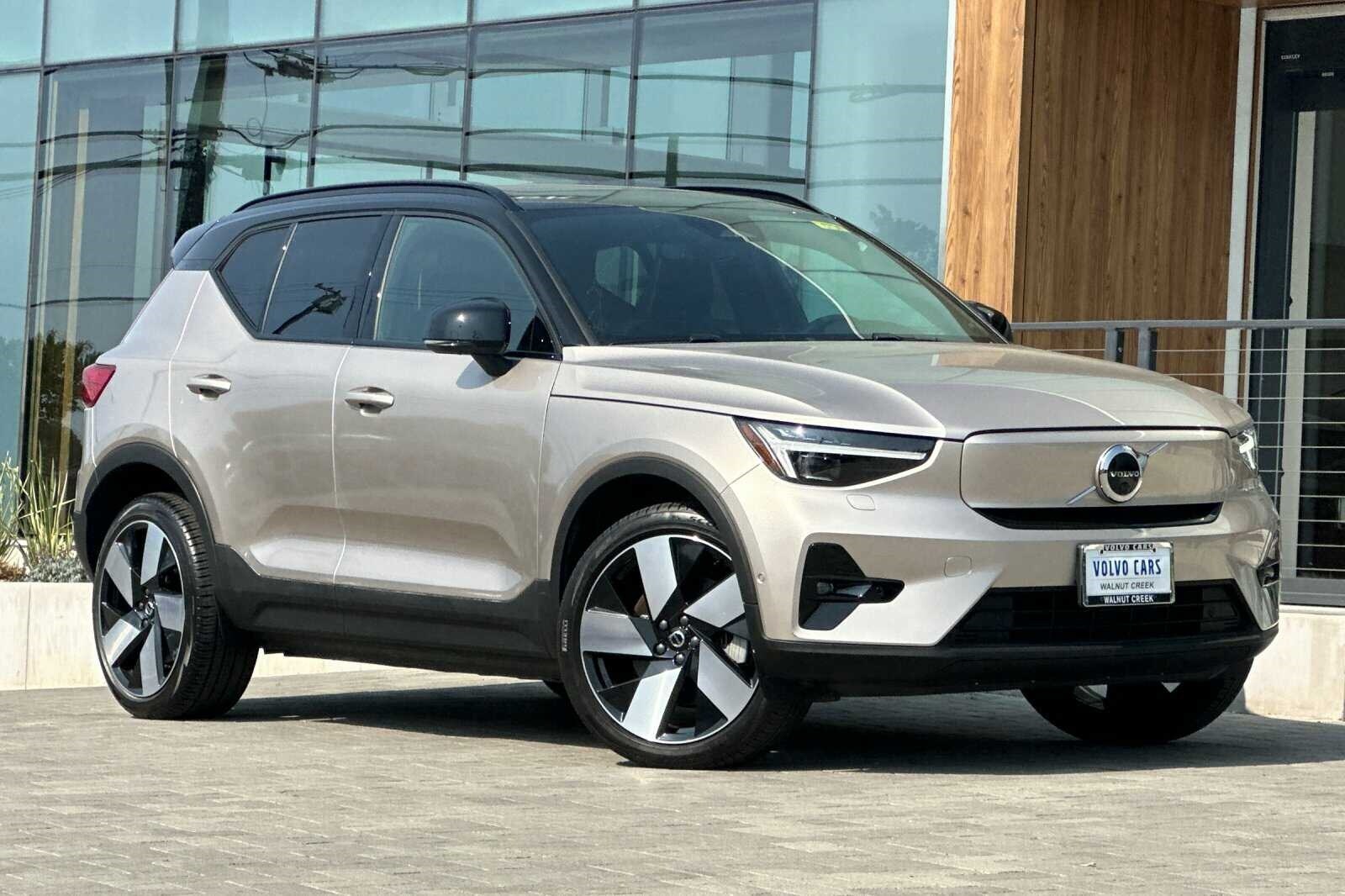 2023 Volvo XC40 Recharge Ultimate photo 2