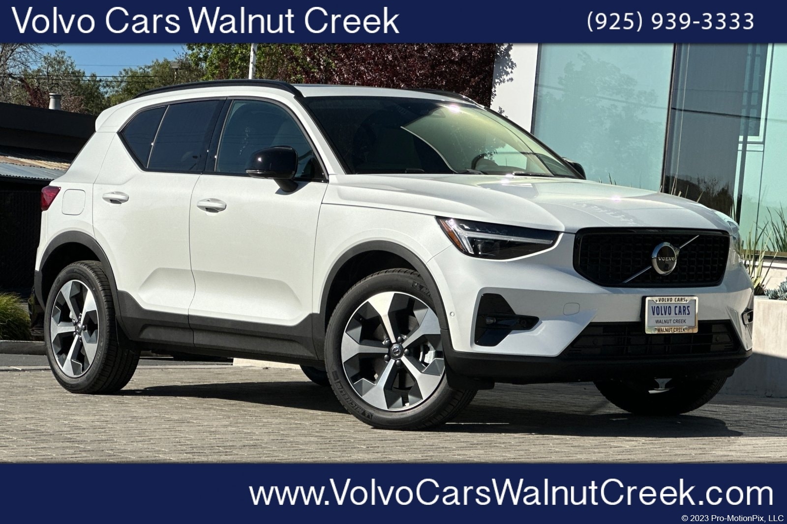 2026 Volvo XC40 B5 Plus Dark AWD's photo