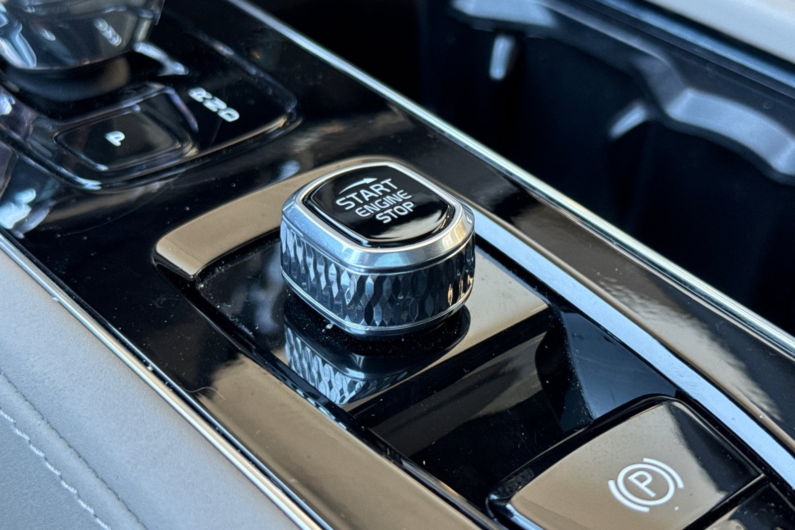 2026 Volvo XC90 Plus - Photo 24