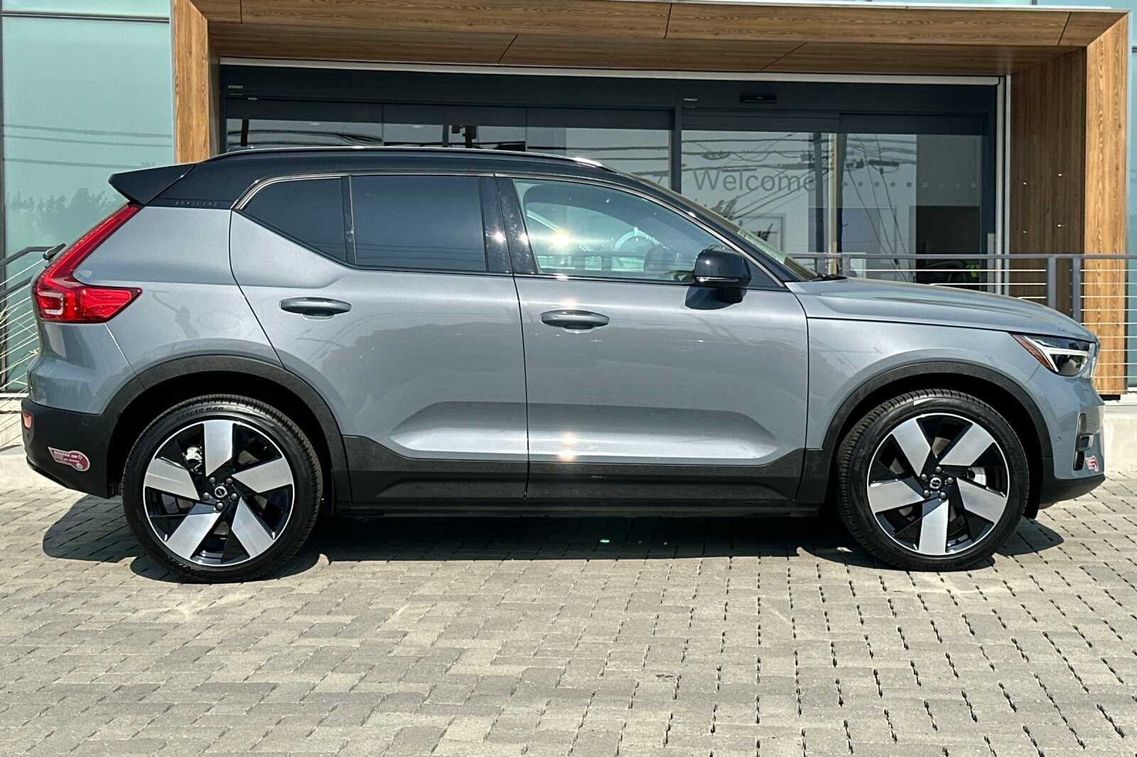 2023 Volvo XC40 Recharge Ultimate photo 2