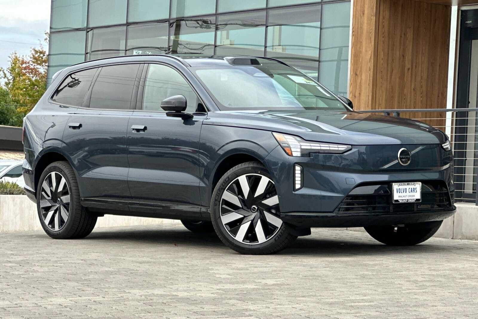 2025 Volvo EX90 Twin Motor Performance Plus photo 2