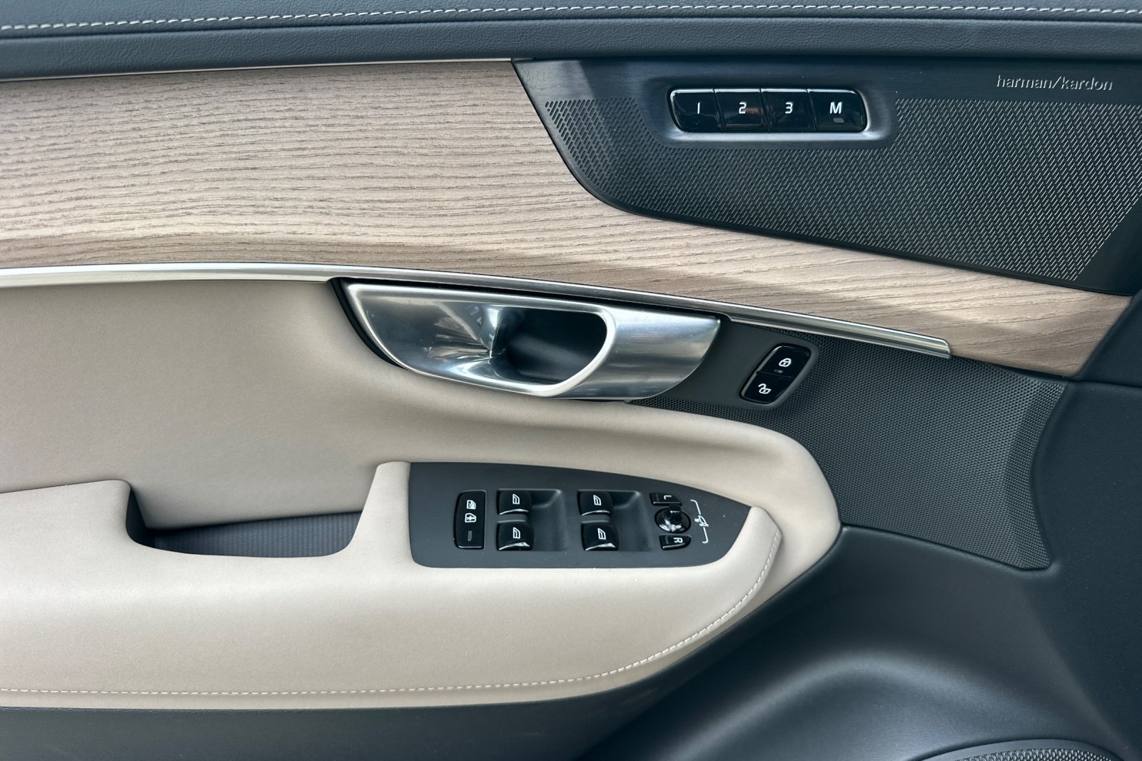 2026 Volvo XC90 Ultra - Photo 11